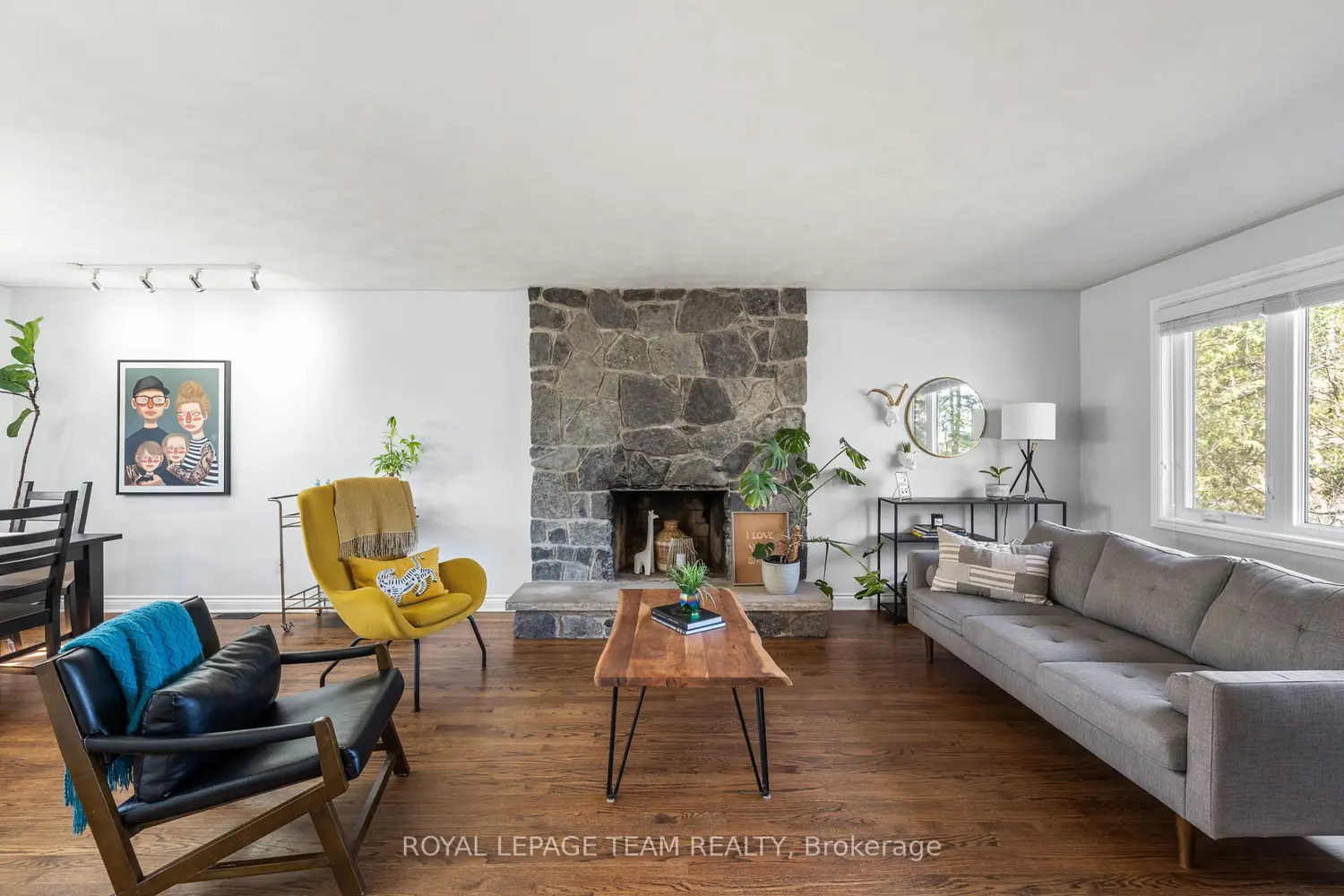 1081 Boucher Crescent photo 4