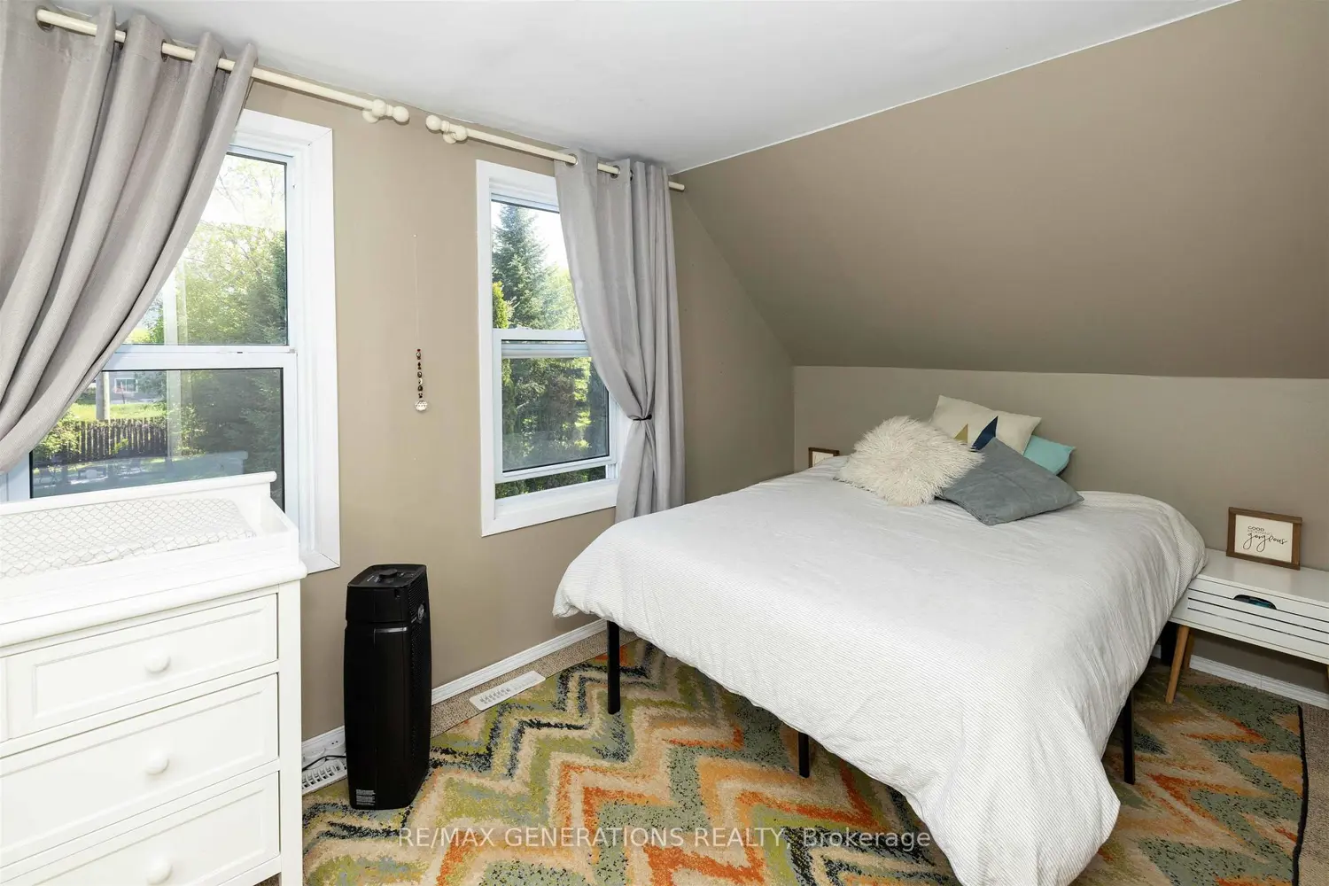 404 Amelia Street photo 5