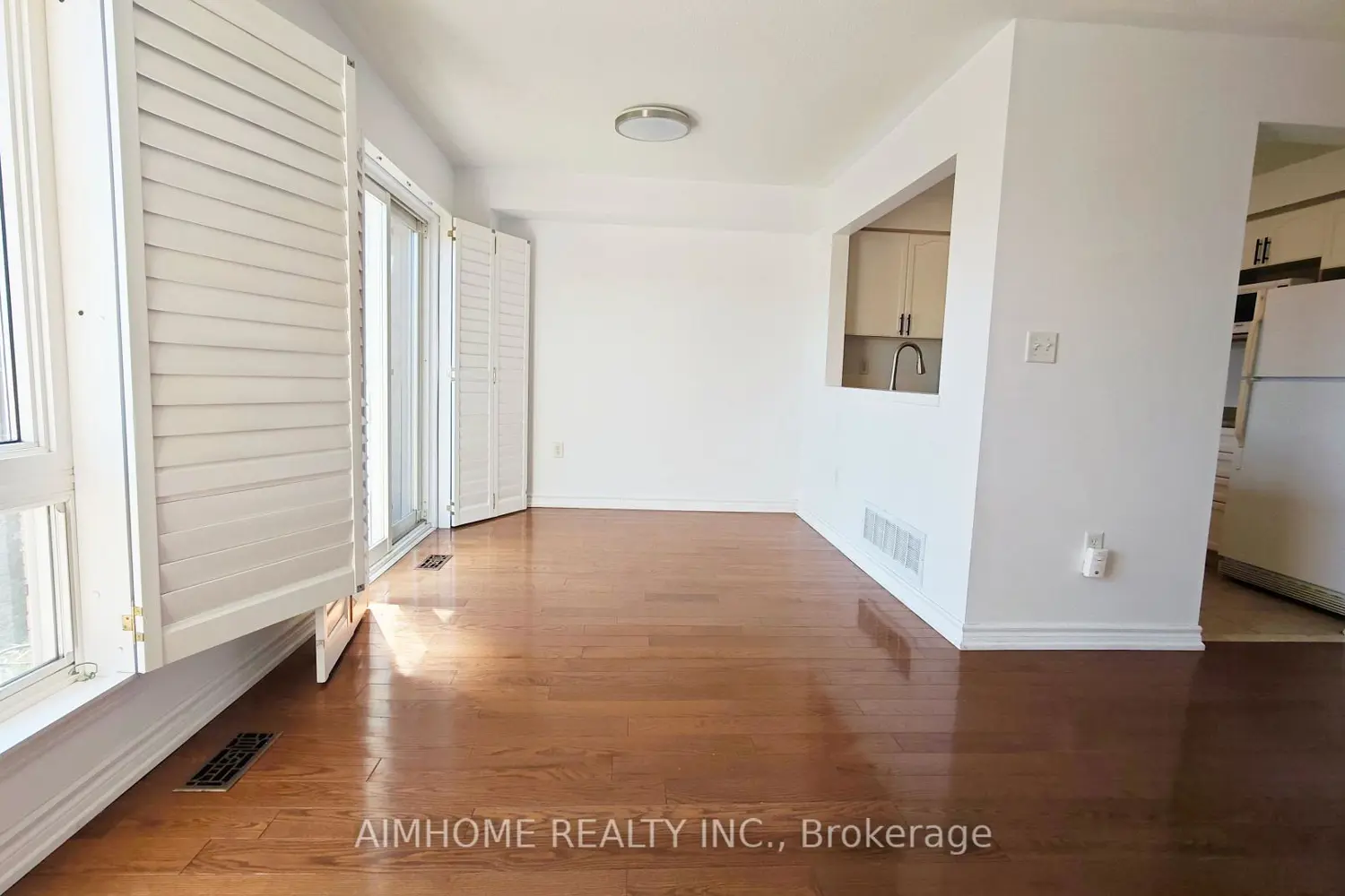 340 Kittridge Road photo 3
