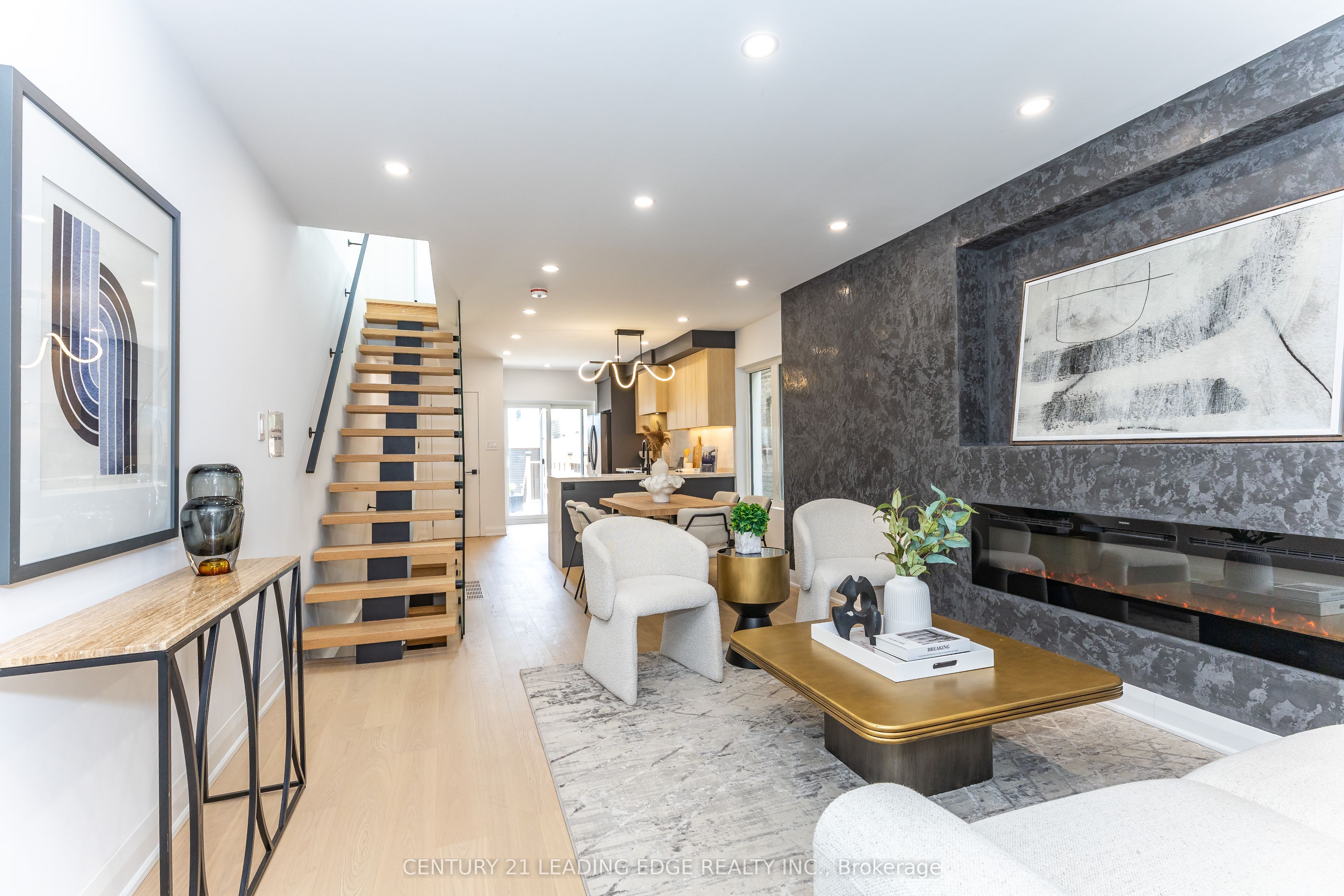 12 Marigold Avenue, Toronto, ON, M4M 3B2 photo 3