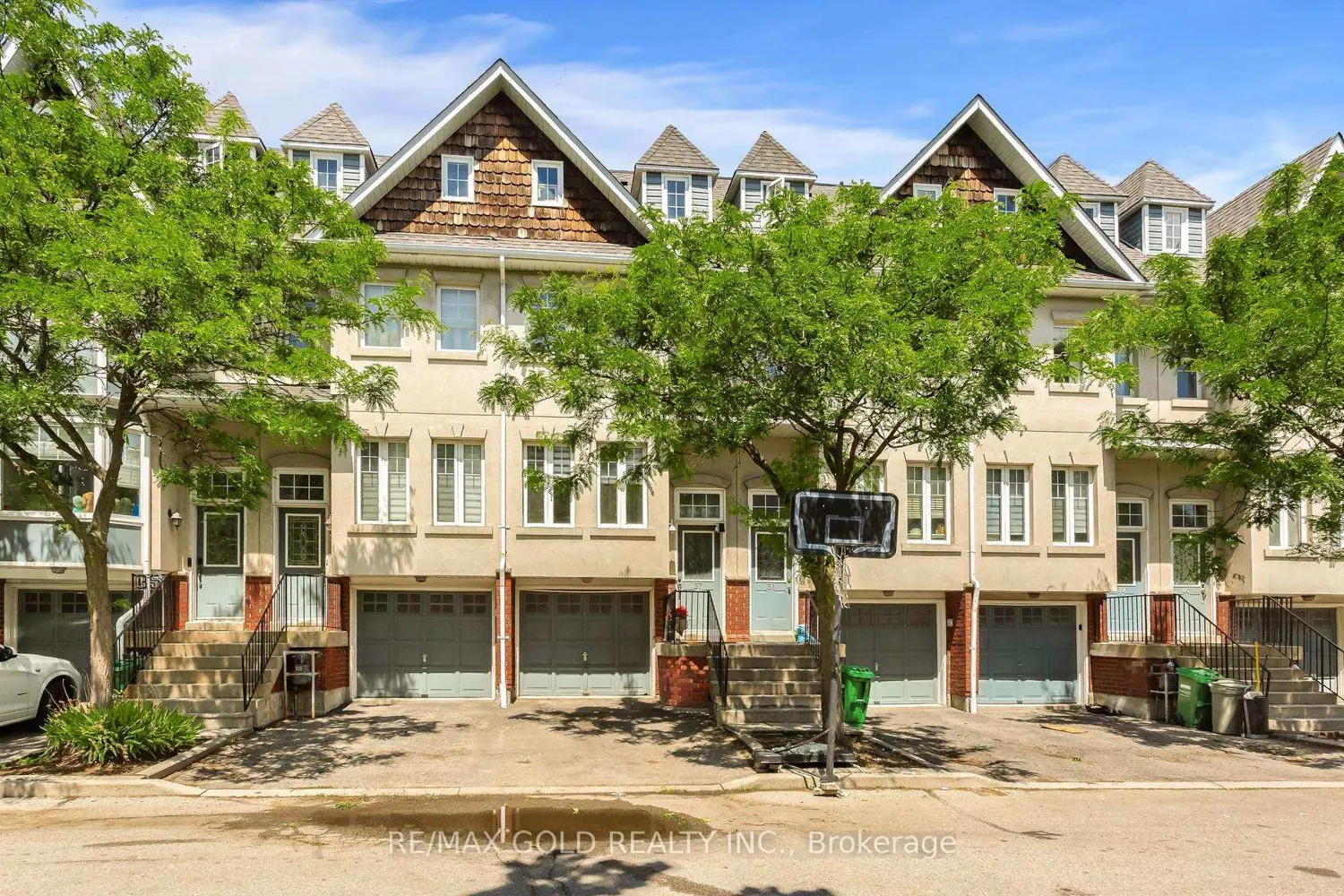 800 Dundas Street 37