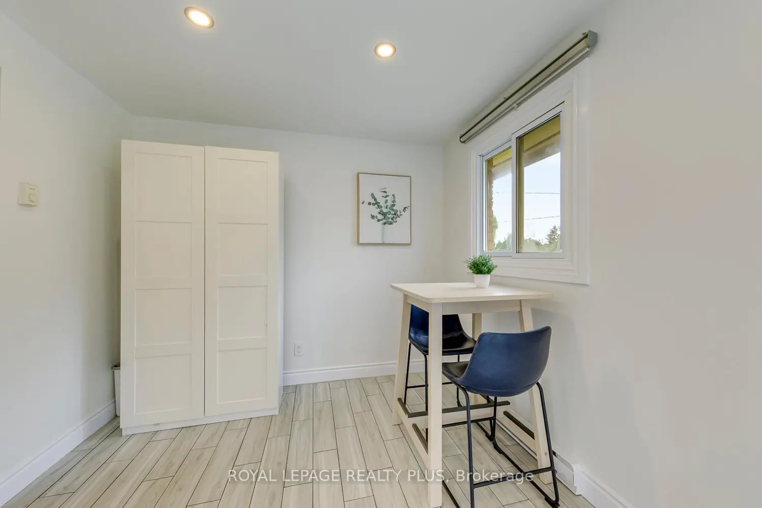 640 Rathburn Road 1 photo 5