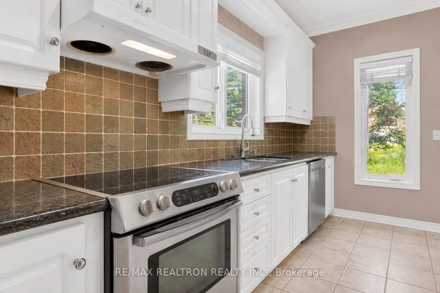 6270 Kingston Road photo 3