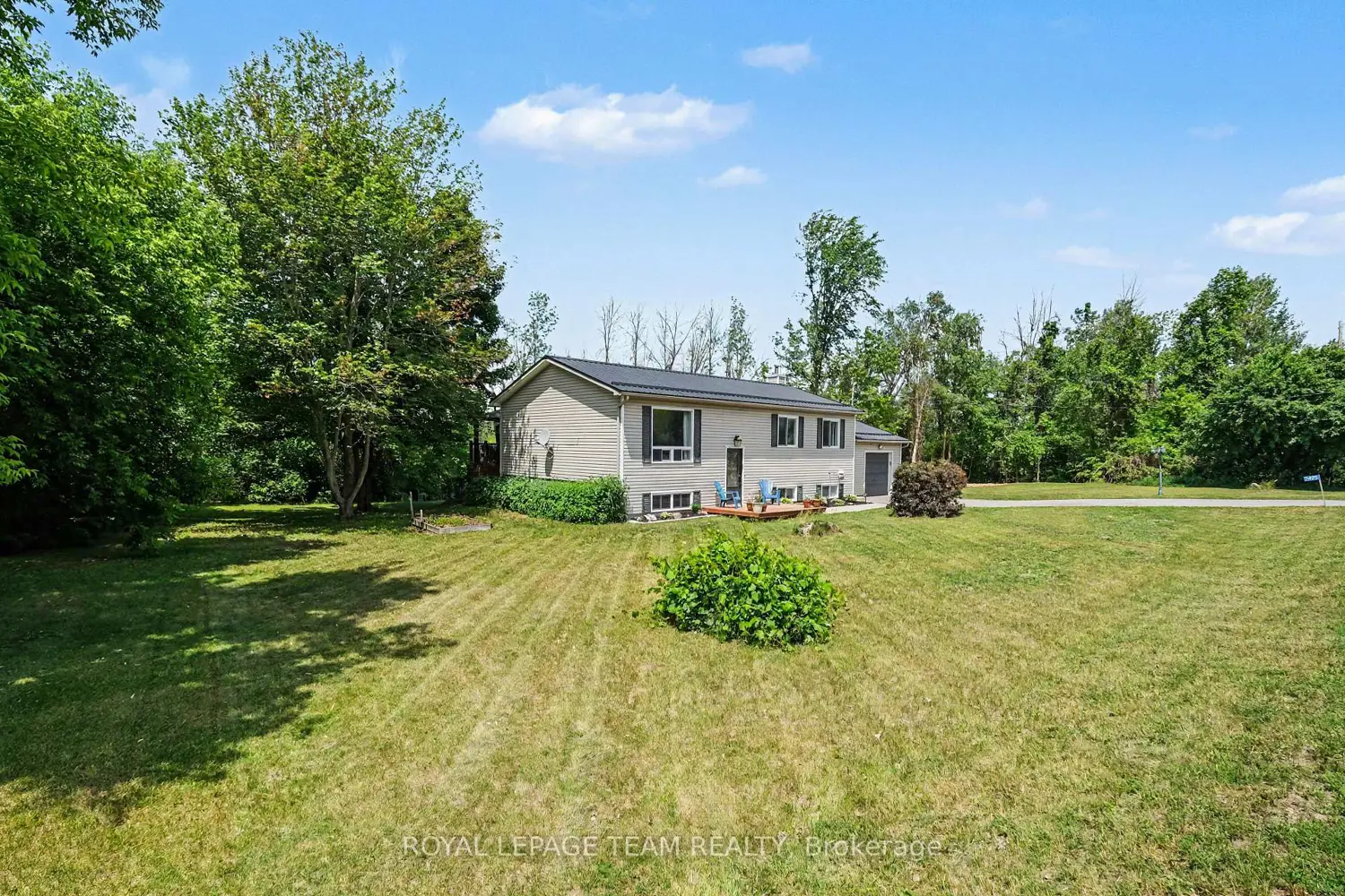 2495 River Road photo 2