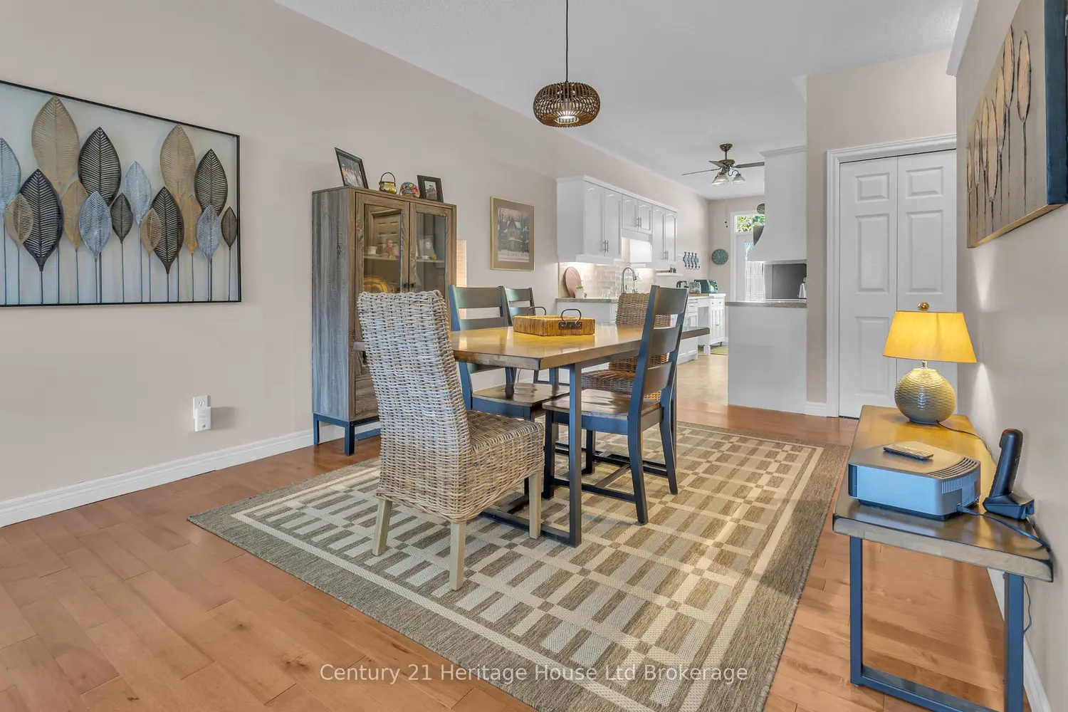 105 King Street 8 photo 3