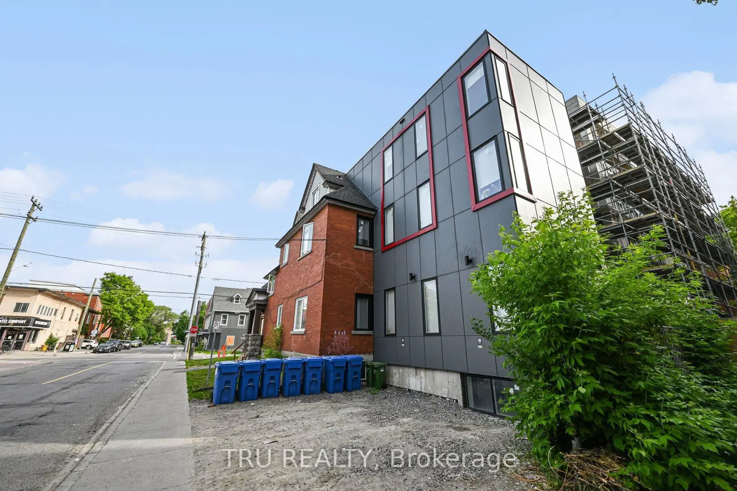 351 Friel Street photo 2