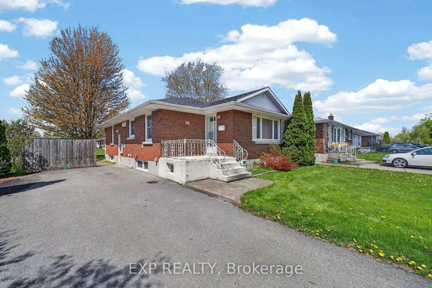 51 Parkdale Drive photo 3