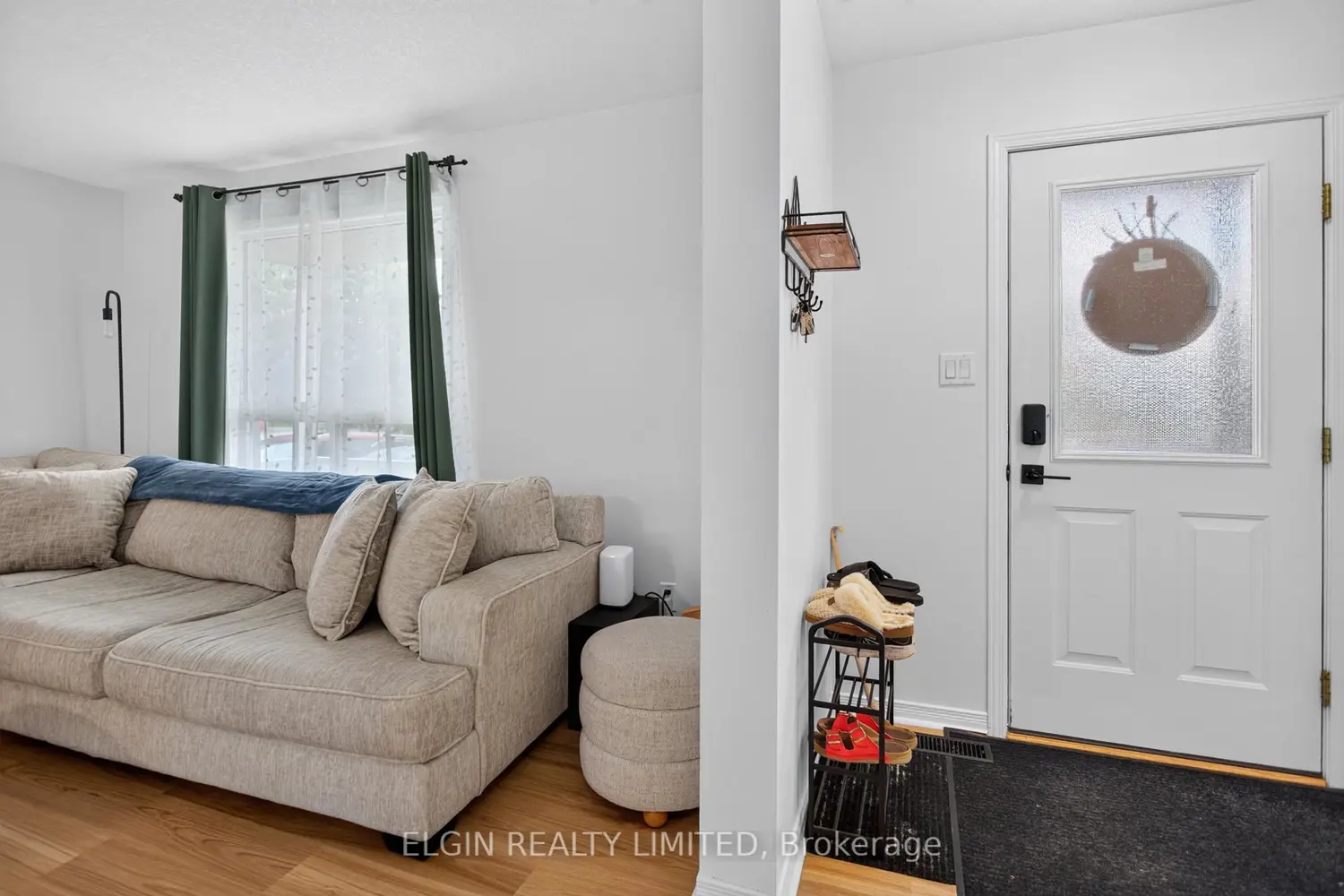 27 Cook Crescent photo 3