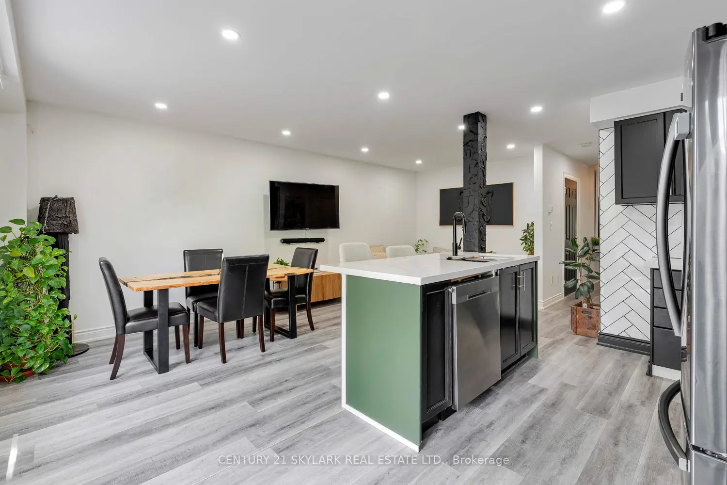 10 Cadham Boulevard 18 photo 4