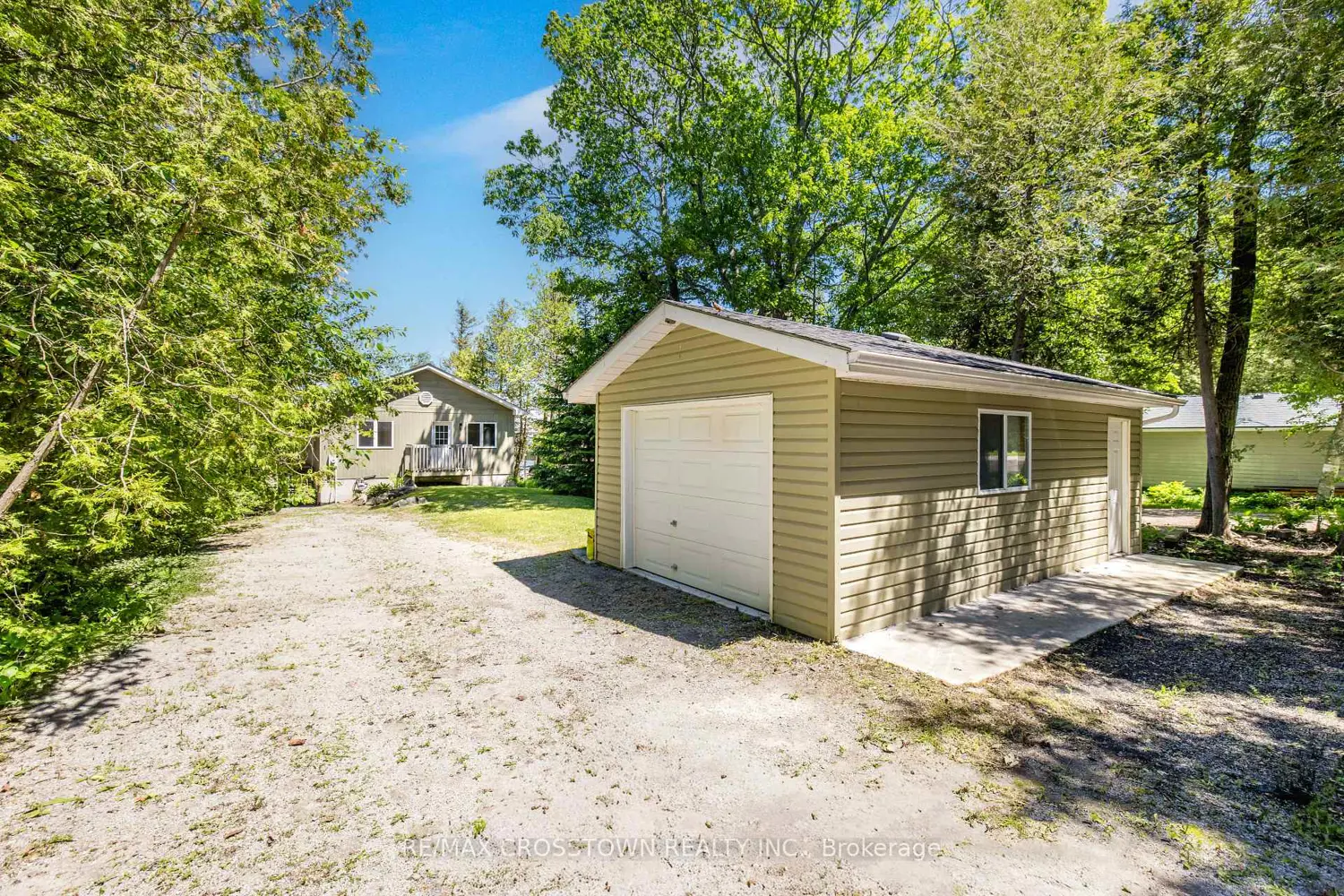 1799 Champlain Road photo 2