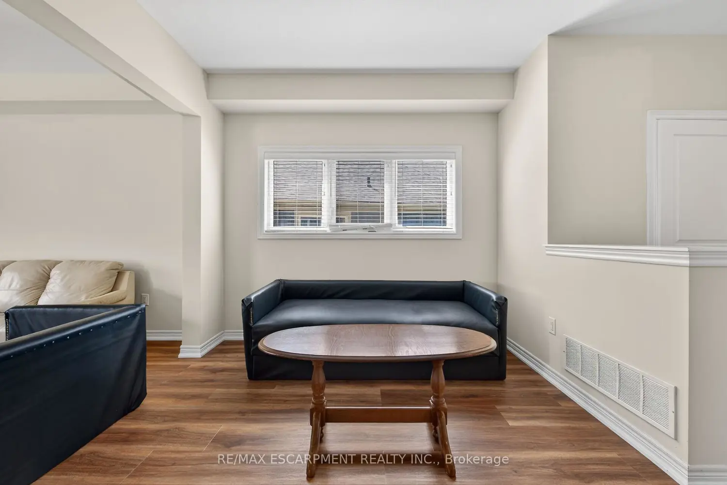 9 Winterberry Boulevard photo 3