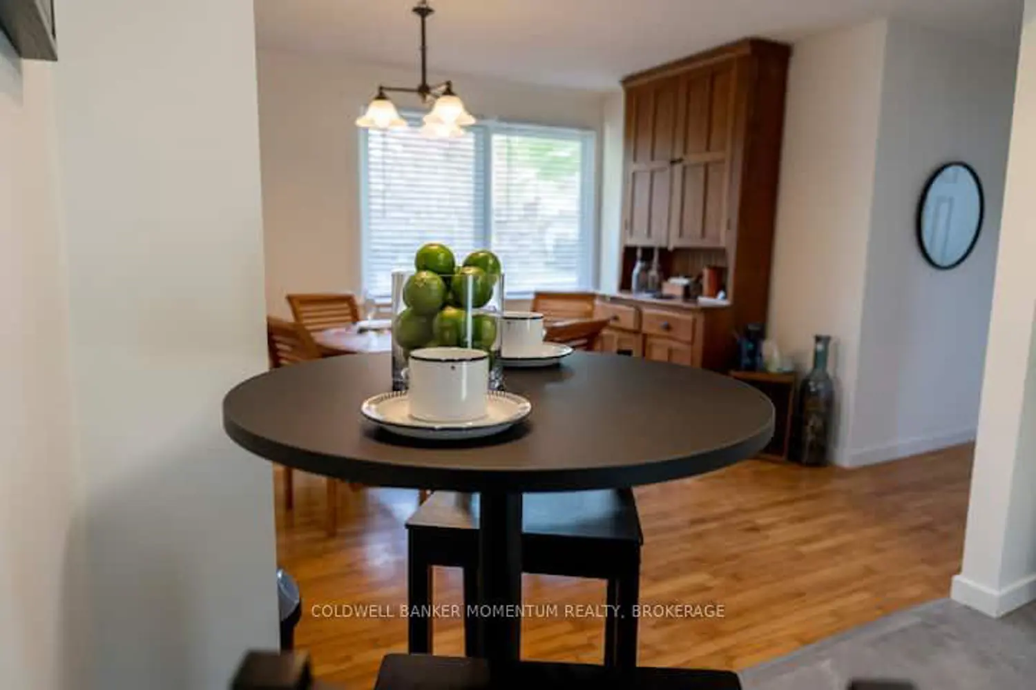 376 William Street photo 4