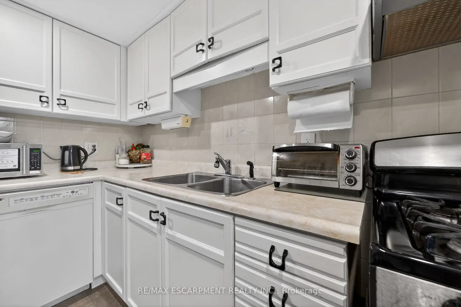 1675 Upper Gage Avenue 47 photo 2