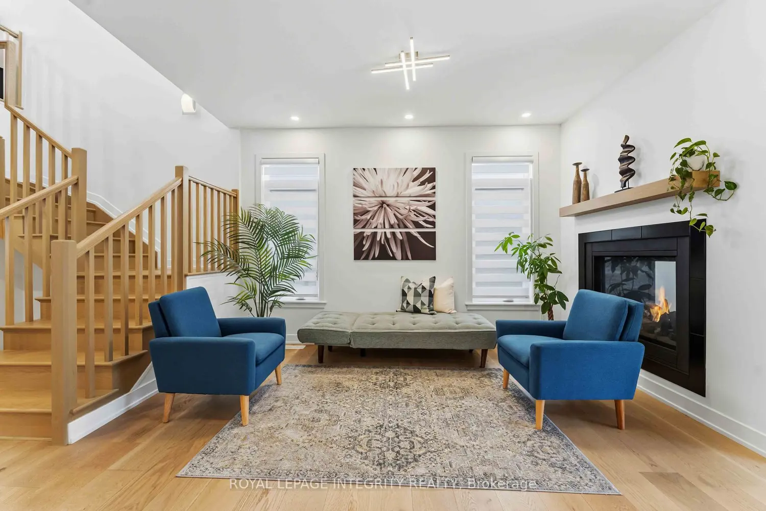 698 Odyssey Way photo 3