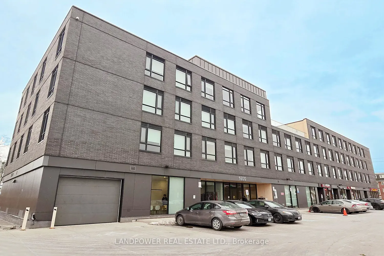 1800 Simcoe Street 313
