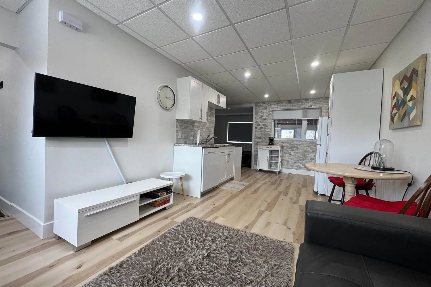 84 Machar Ave photo 4