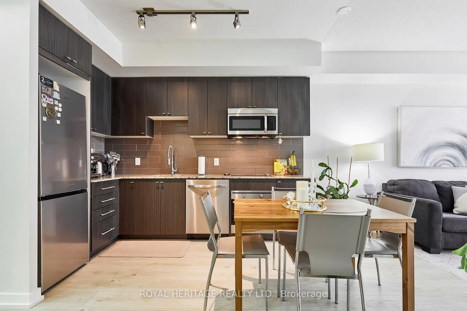 18 Rean Drive 204 photo 4