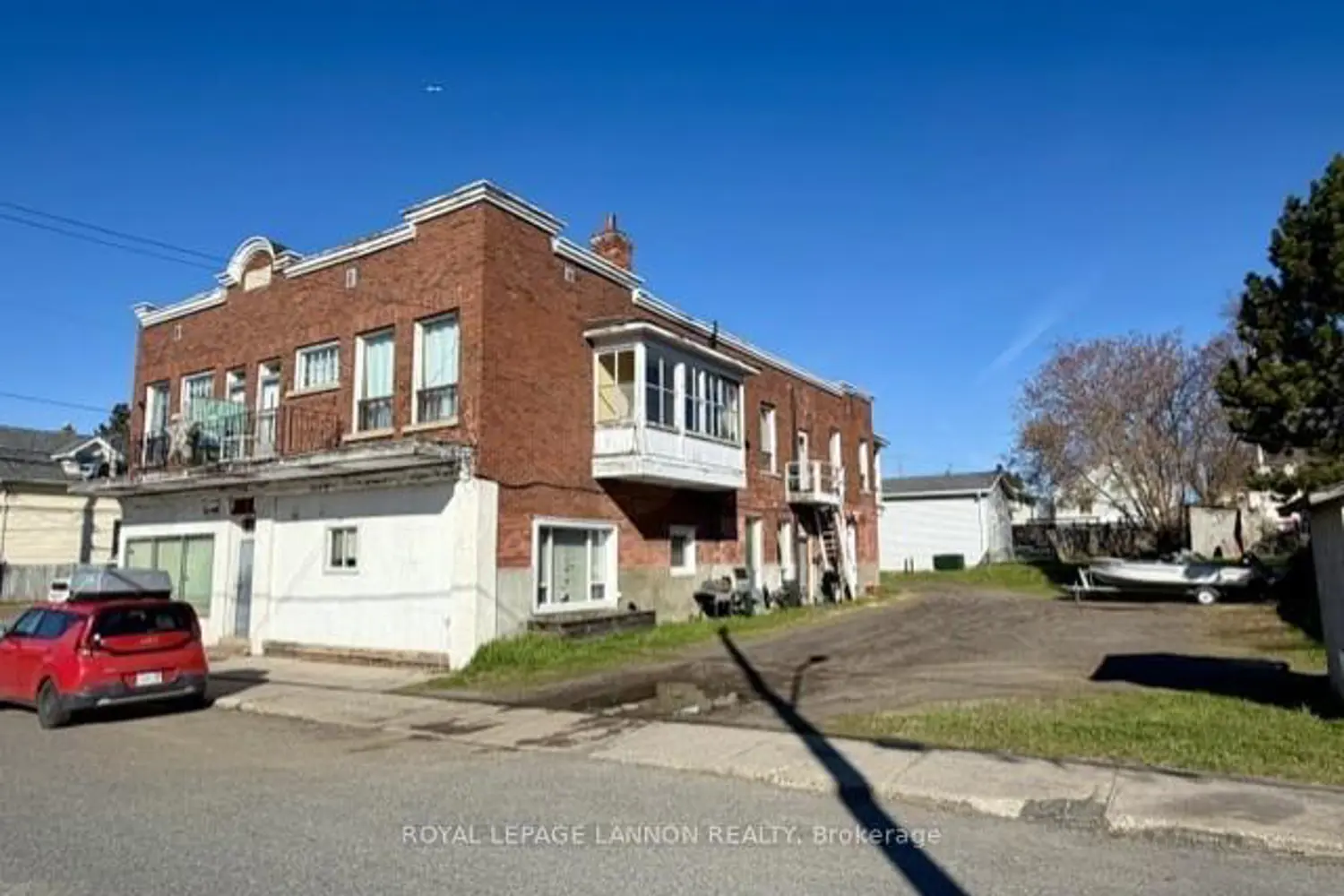 142 College Street photo 3