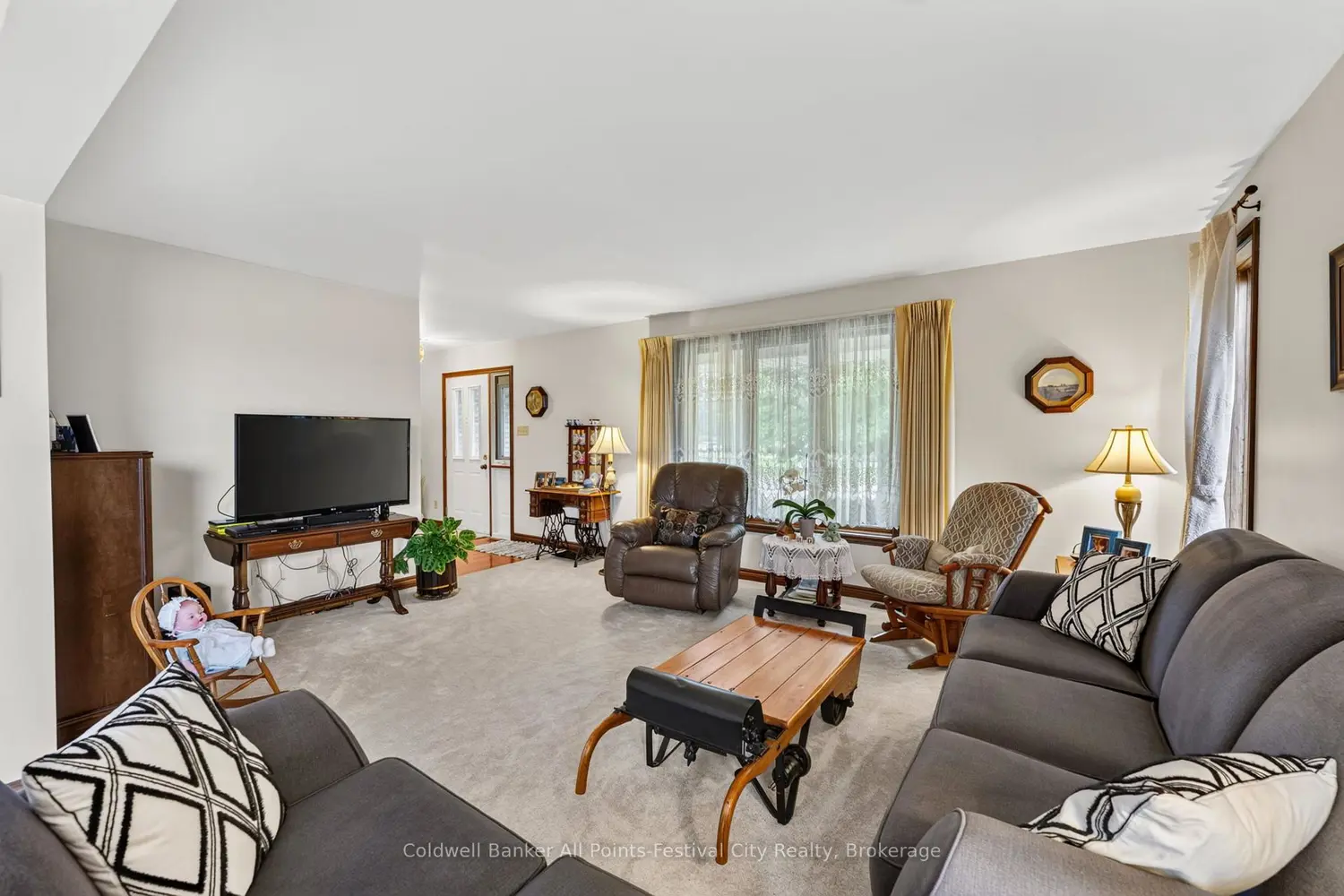 396 Eldon Street photo 4