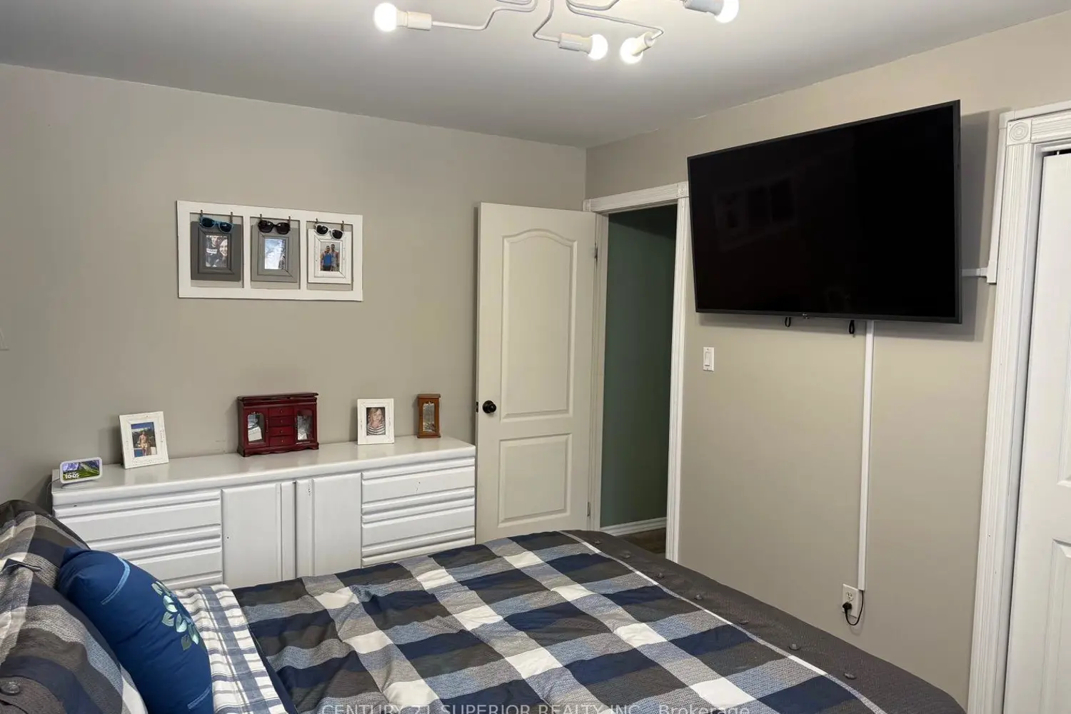 54 Redwing Ave photo 3