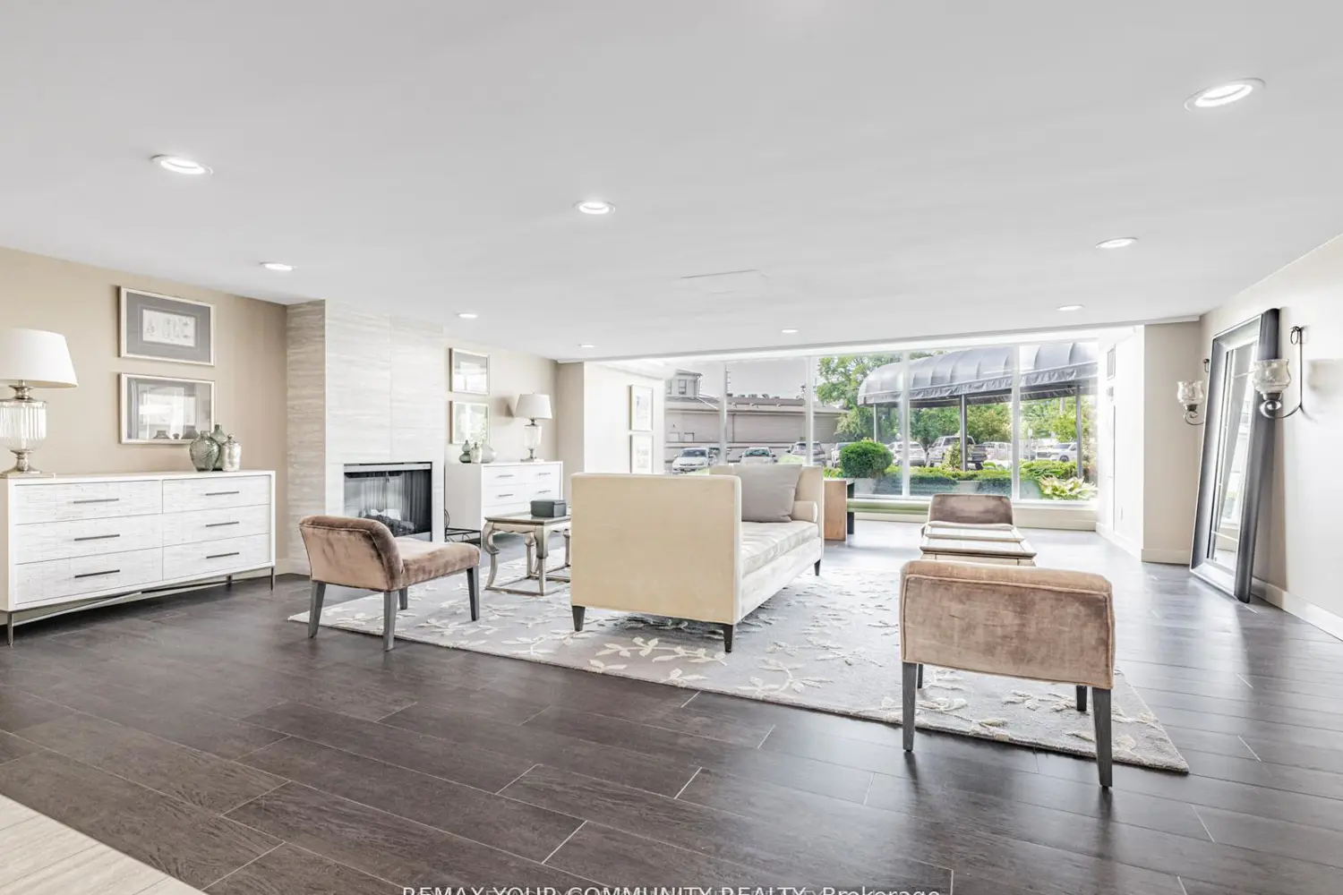 7811 Yonge Street 508 photo 3