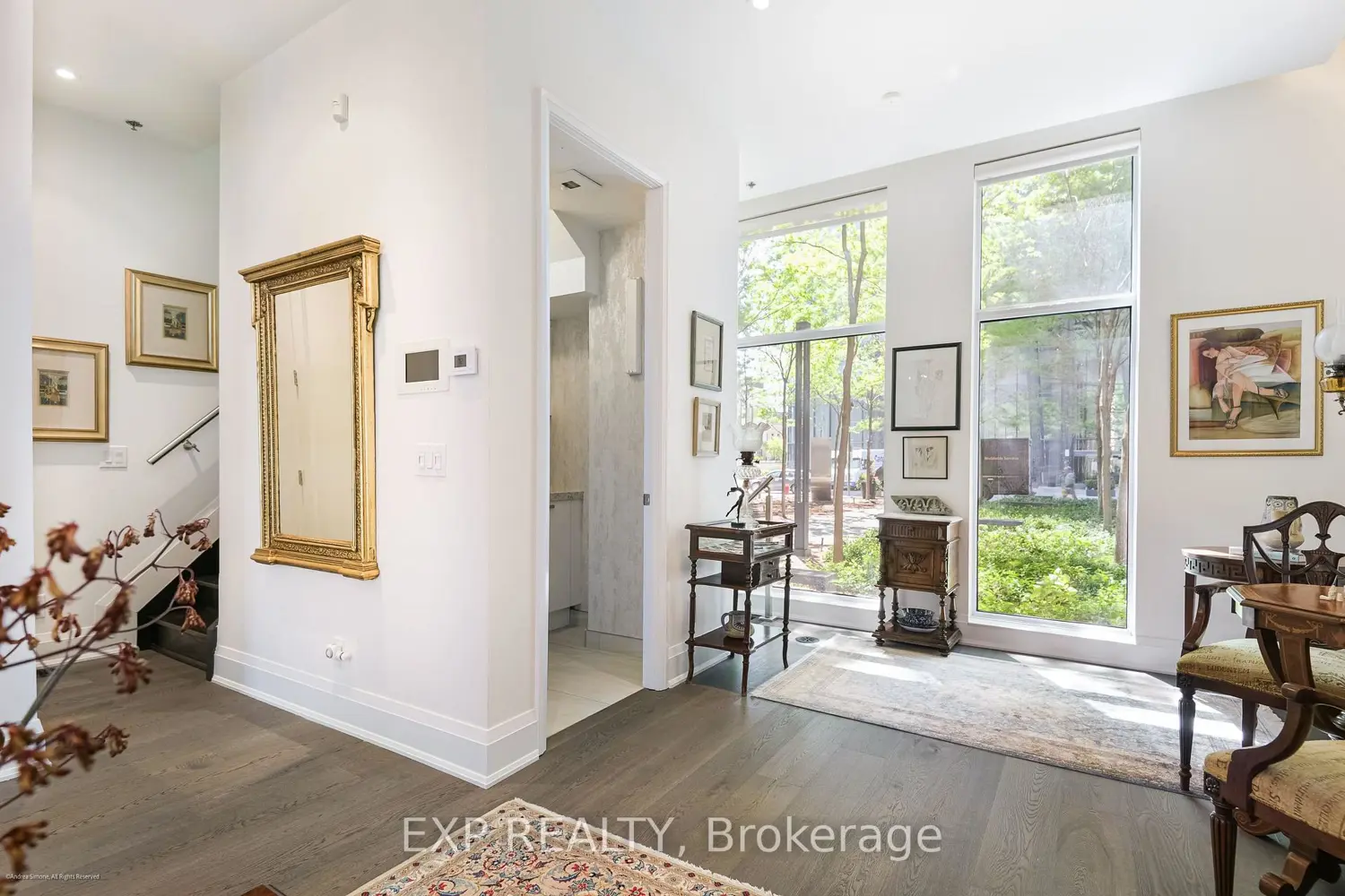 1084 Bay Street photo 5