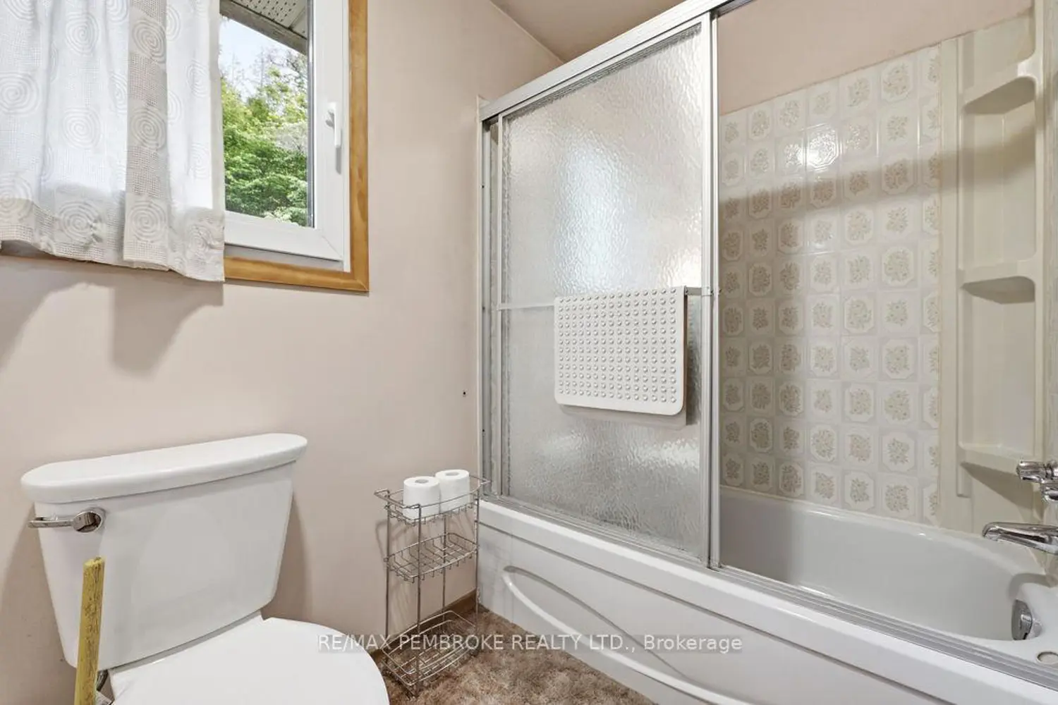 126 Hilltop Drive photo 4