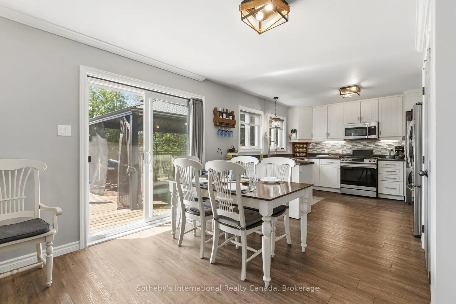 8 Lakeview Crescent photo 3