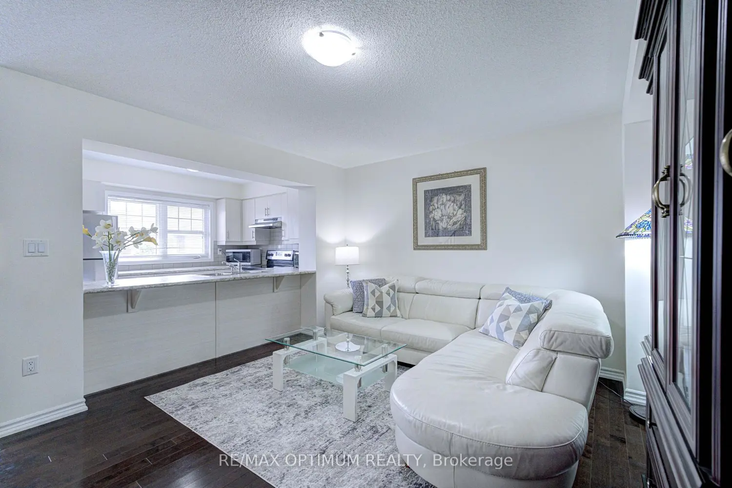 583 Laking Terrace photo 2