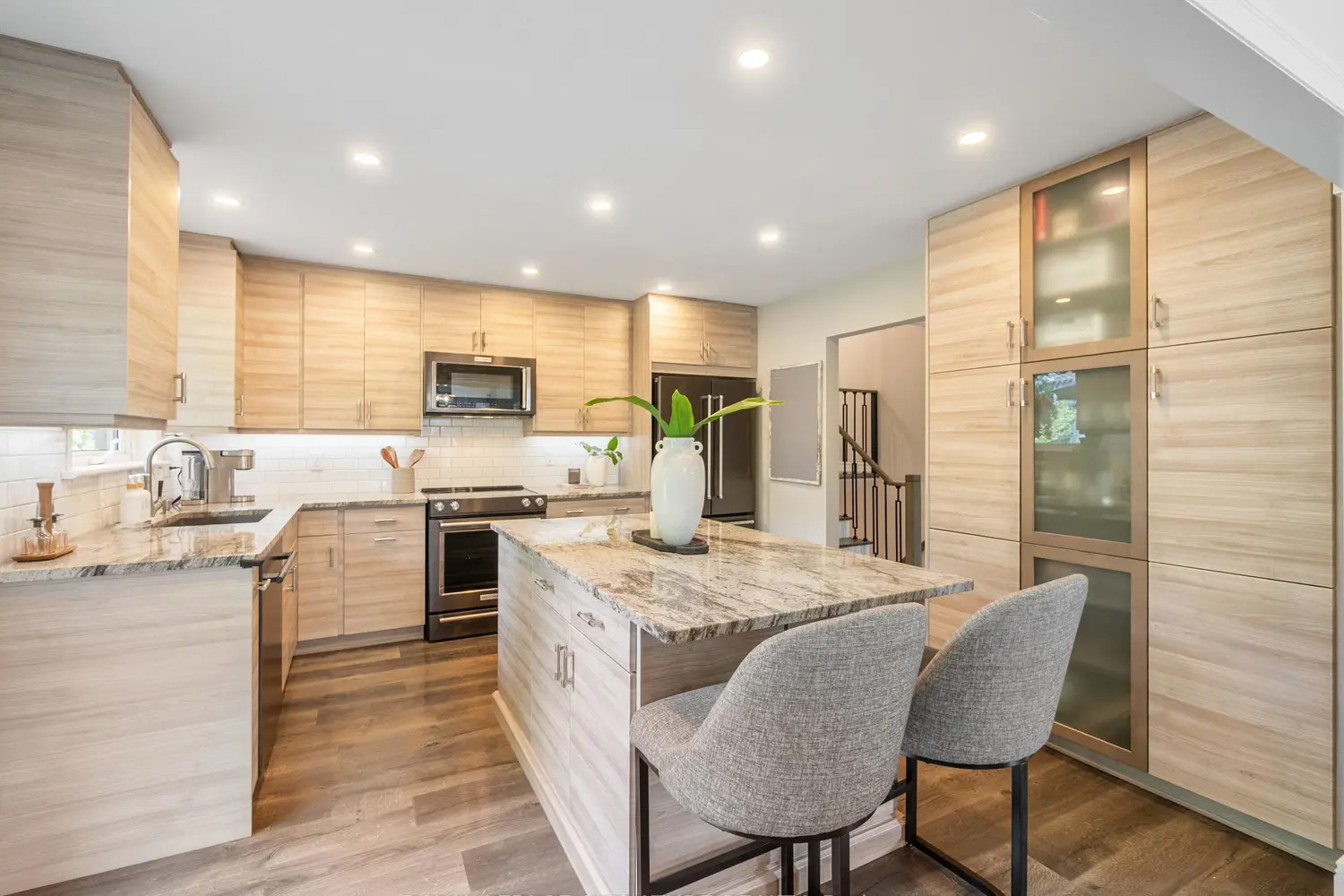 245 Appleby Road photo 4