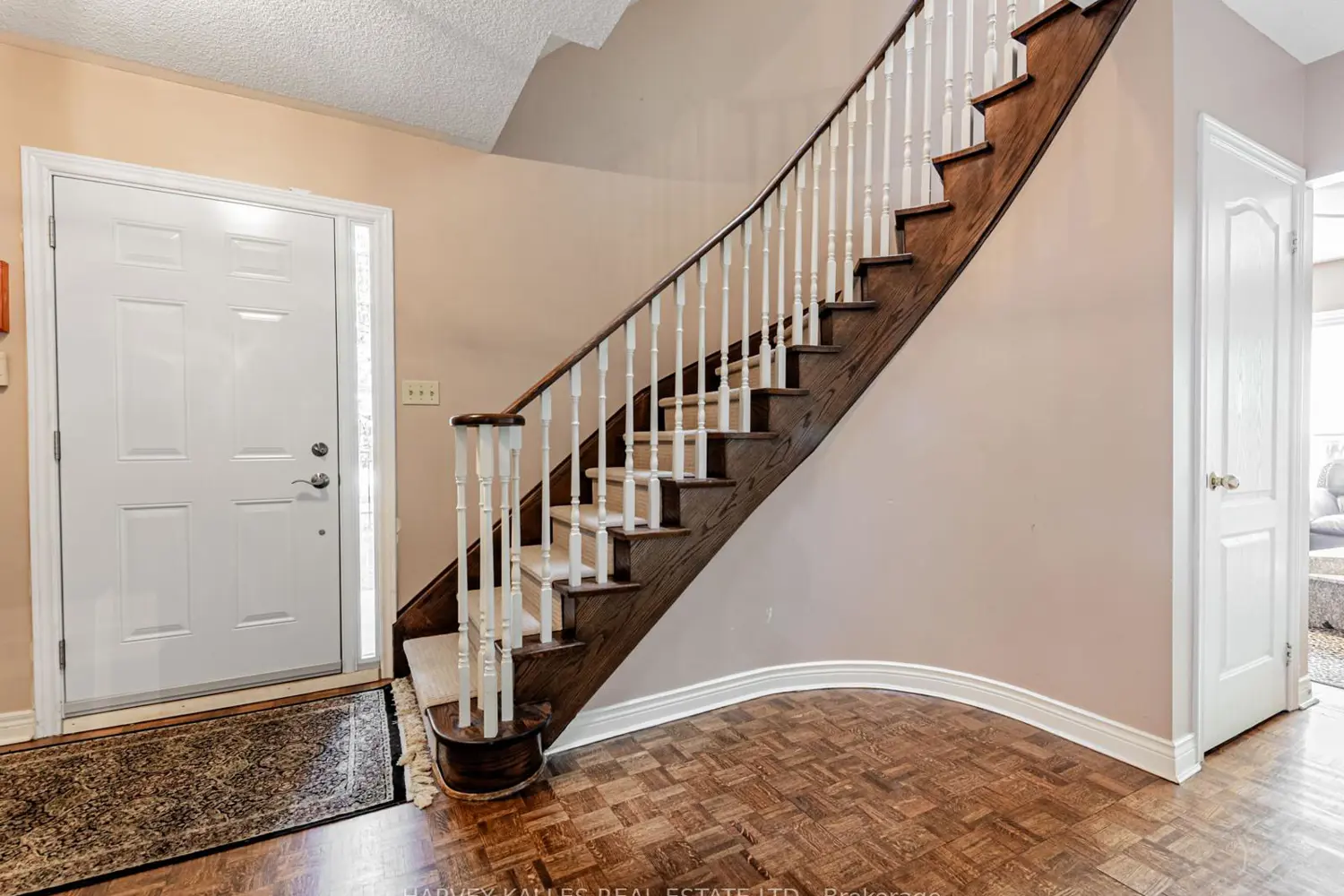 1 Edenbridge Drive photo 3