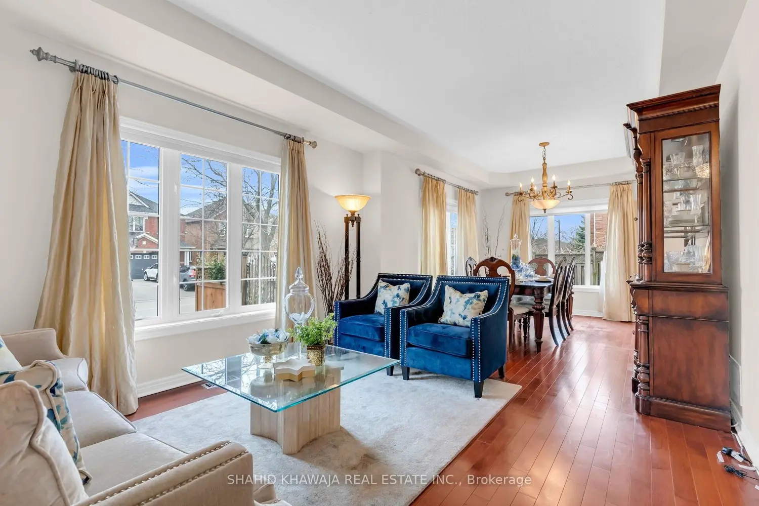 4786 St. Martin Mews photo 4