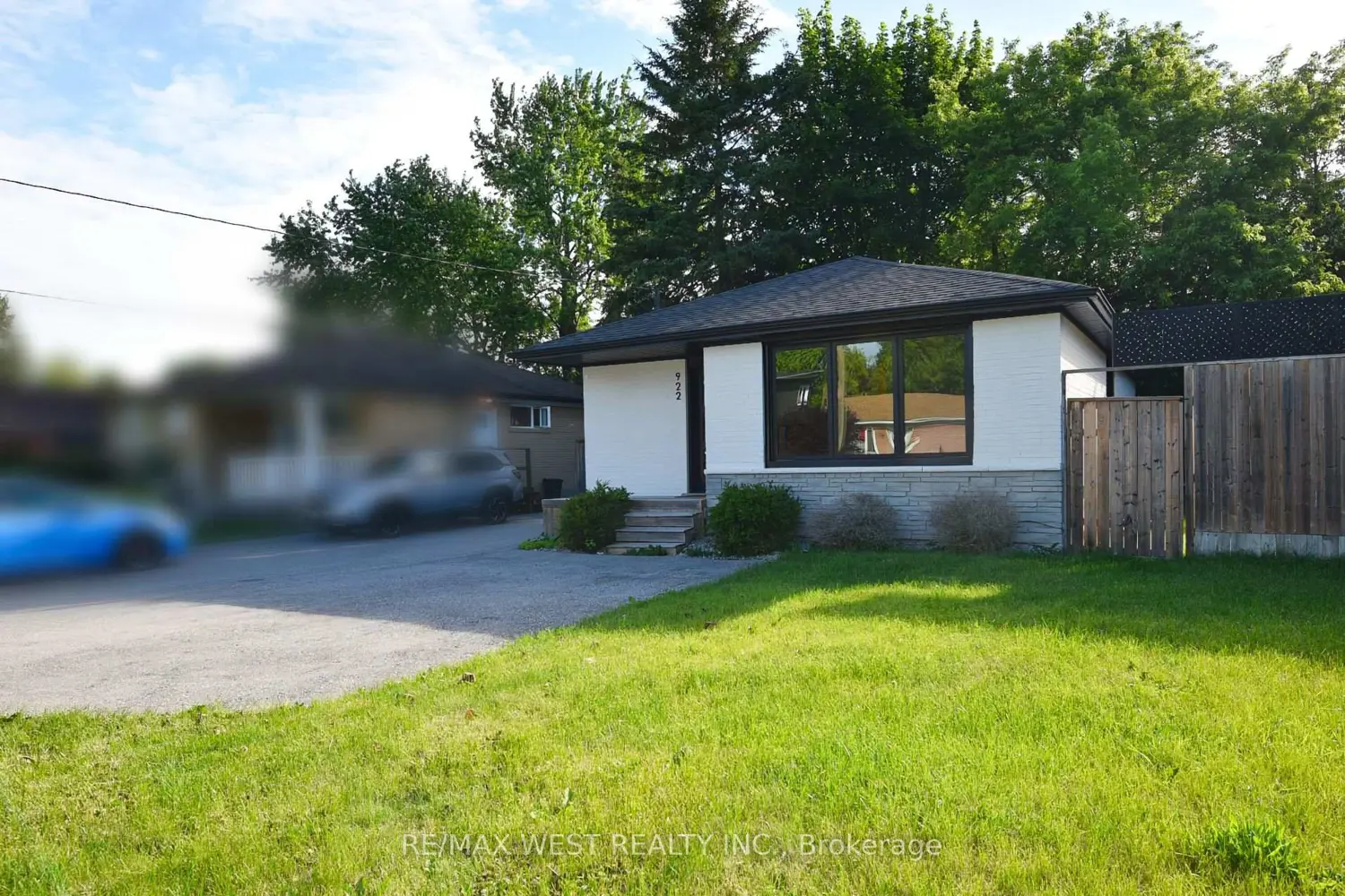 922 Centre Street photo 2