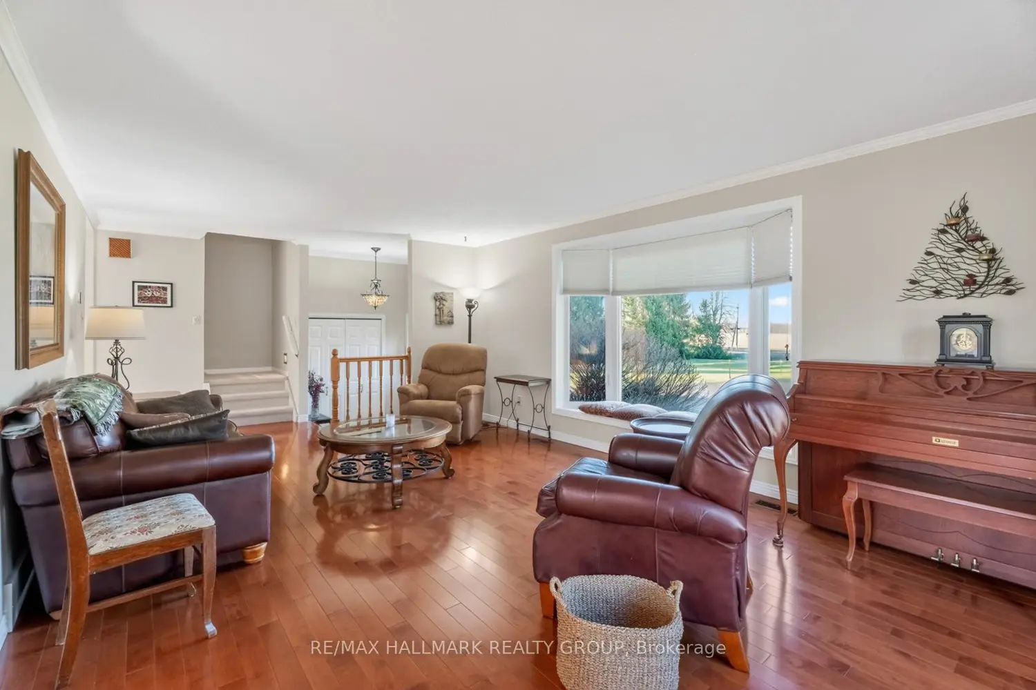 1376 Macdonald Road photo 5