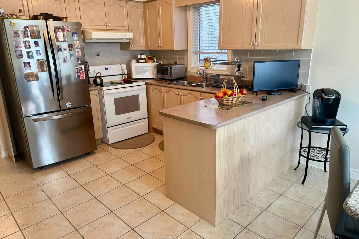 129 Colombo Crescent photo 2