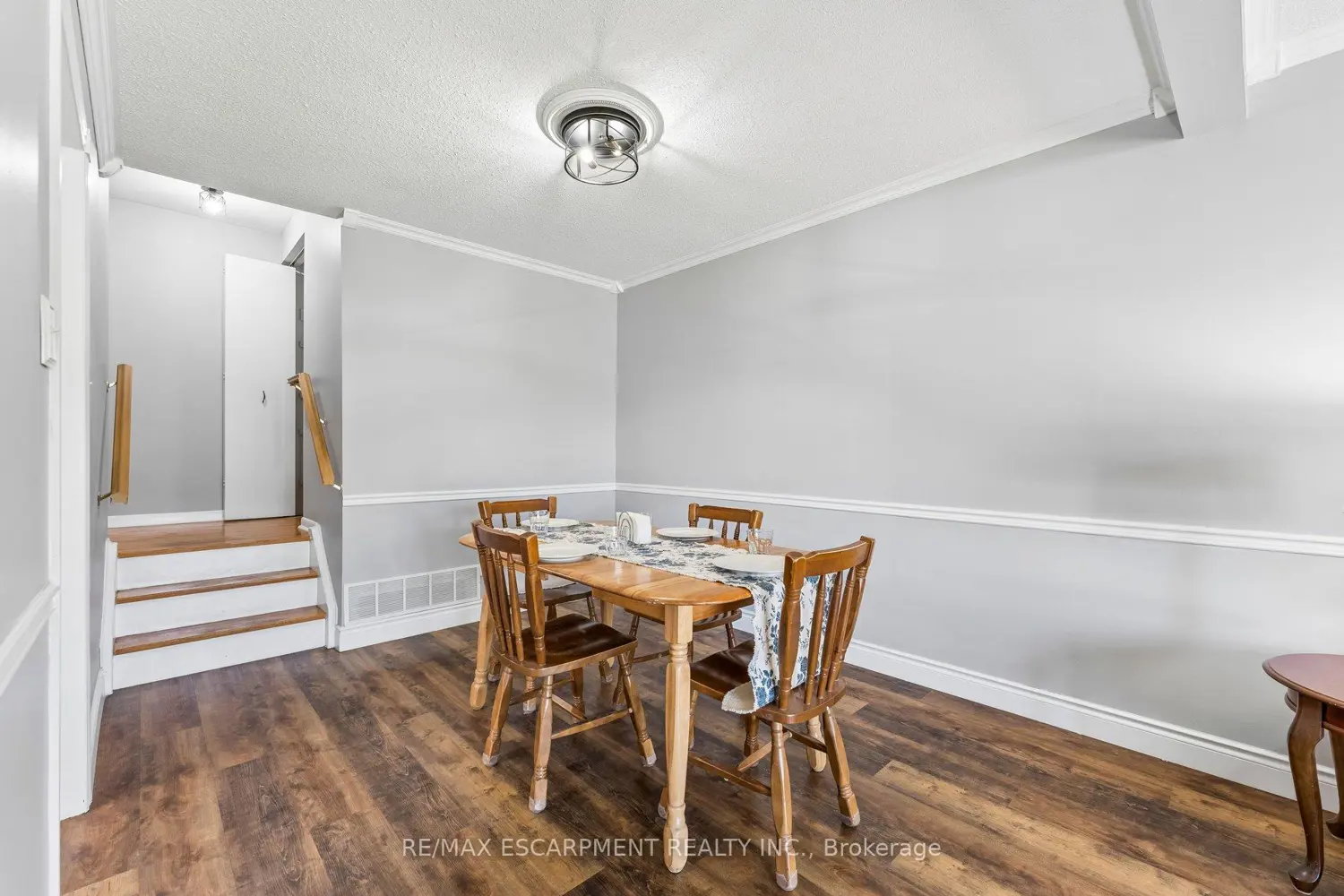 29 Deeside Crescent photo 4