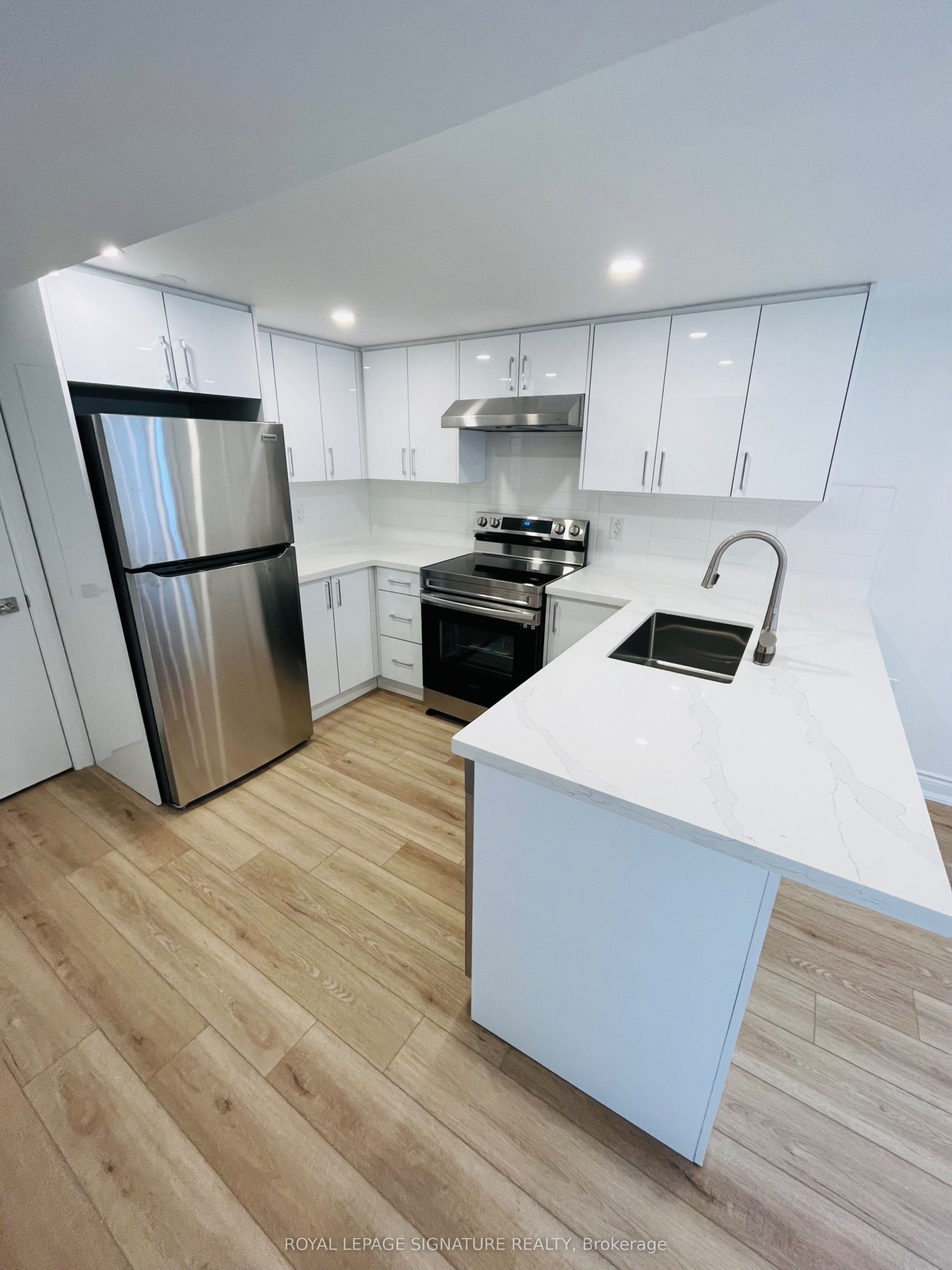 Lower-54 Riverdale Drive, Toronto, ON, M9V 2T3 photo 2