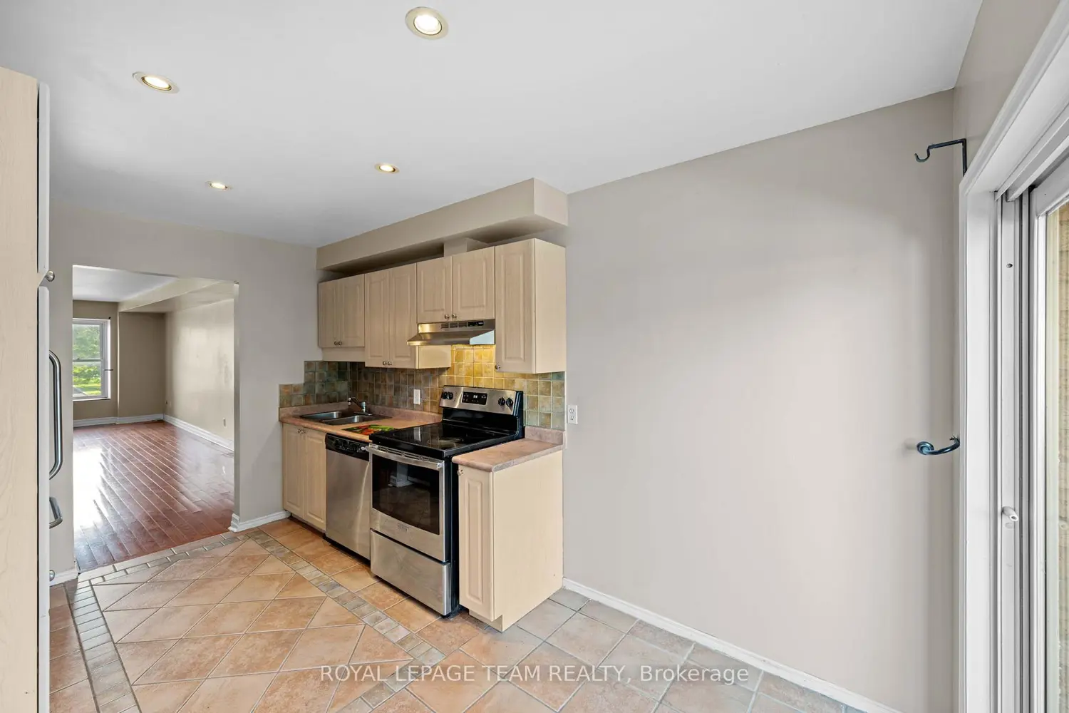 91 Thornbury Crescent photo 4