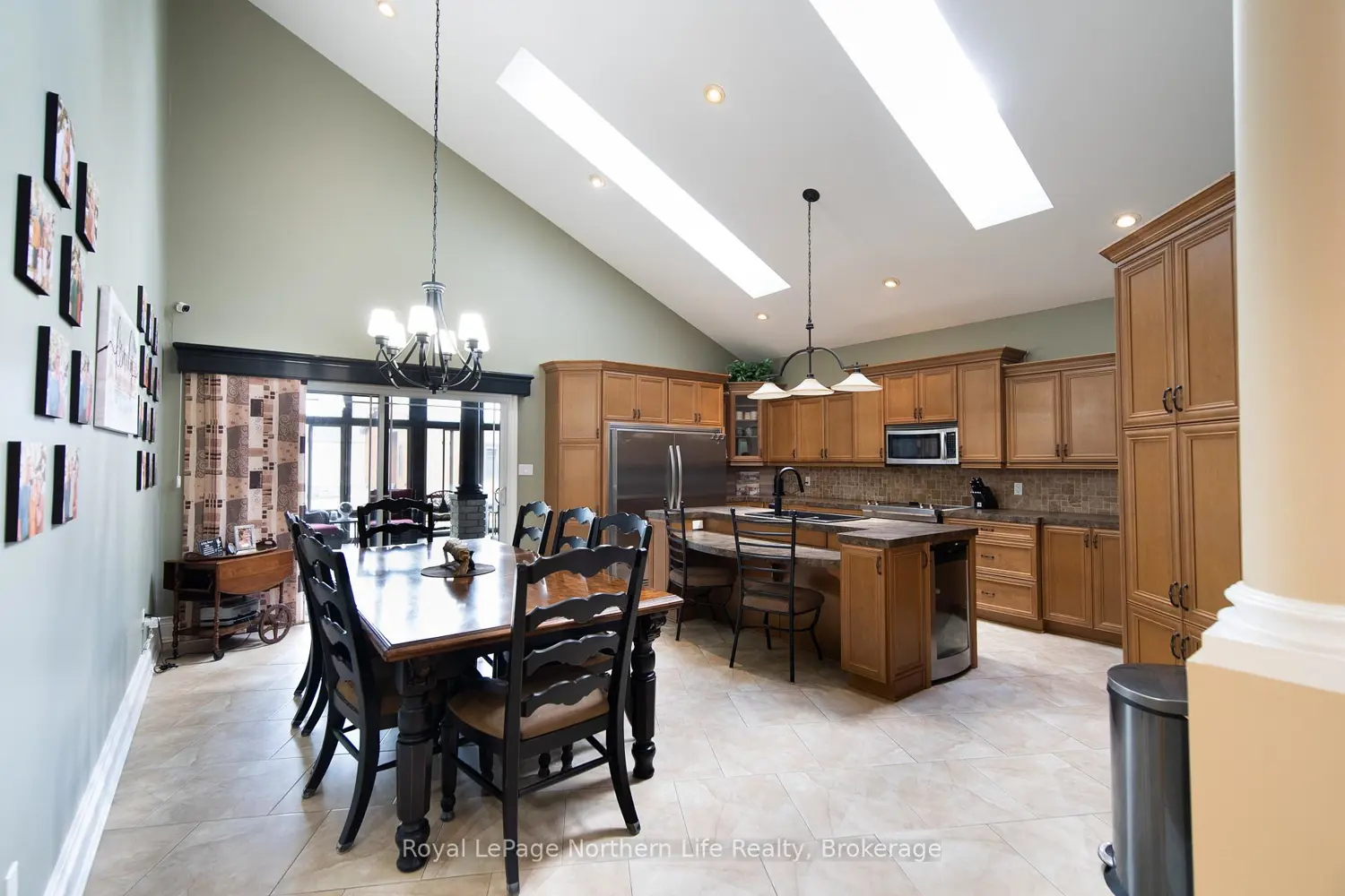 748 Coursol Road photo 4