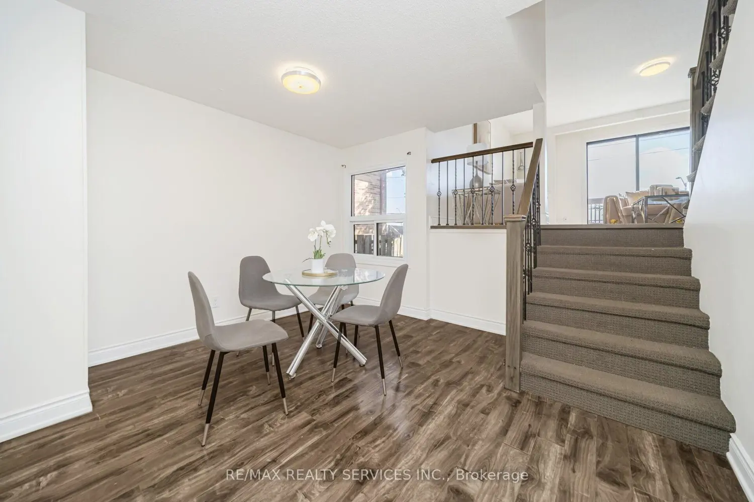 120 Simmons Boulevard photo 3