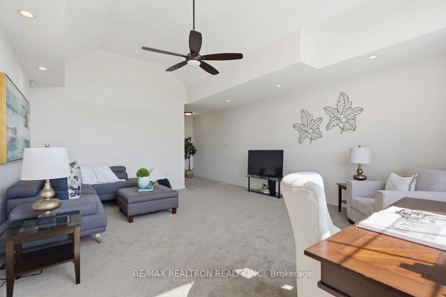 1580 Finley Crescent photo 4