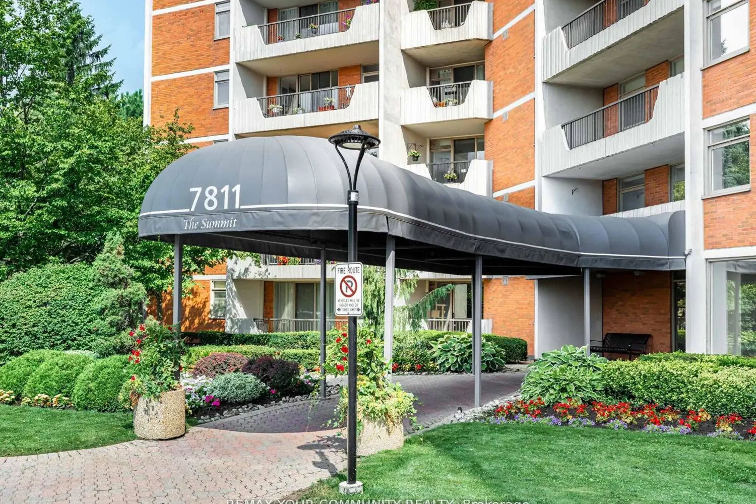 7811 Yonge Street 508 photo 2