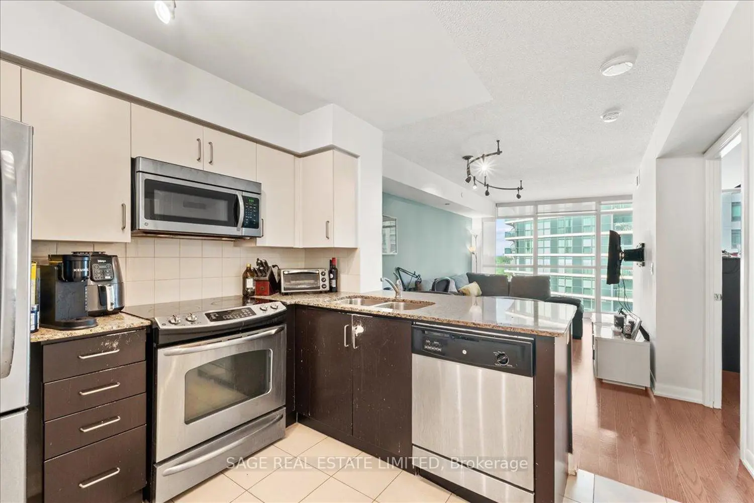 215 Sherway Gardens Road 905 photo 3