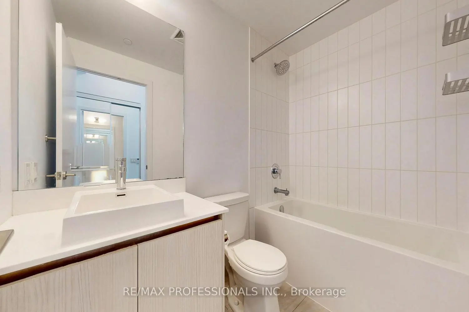 251 Manitoba Street 504 photo 4