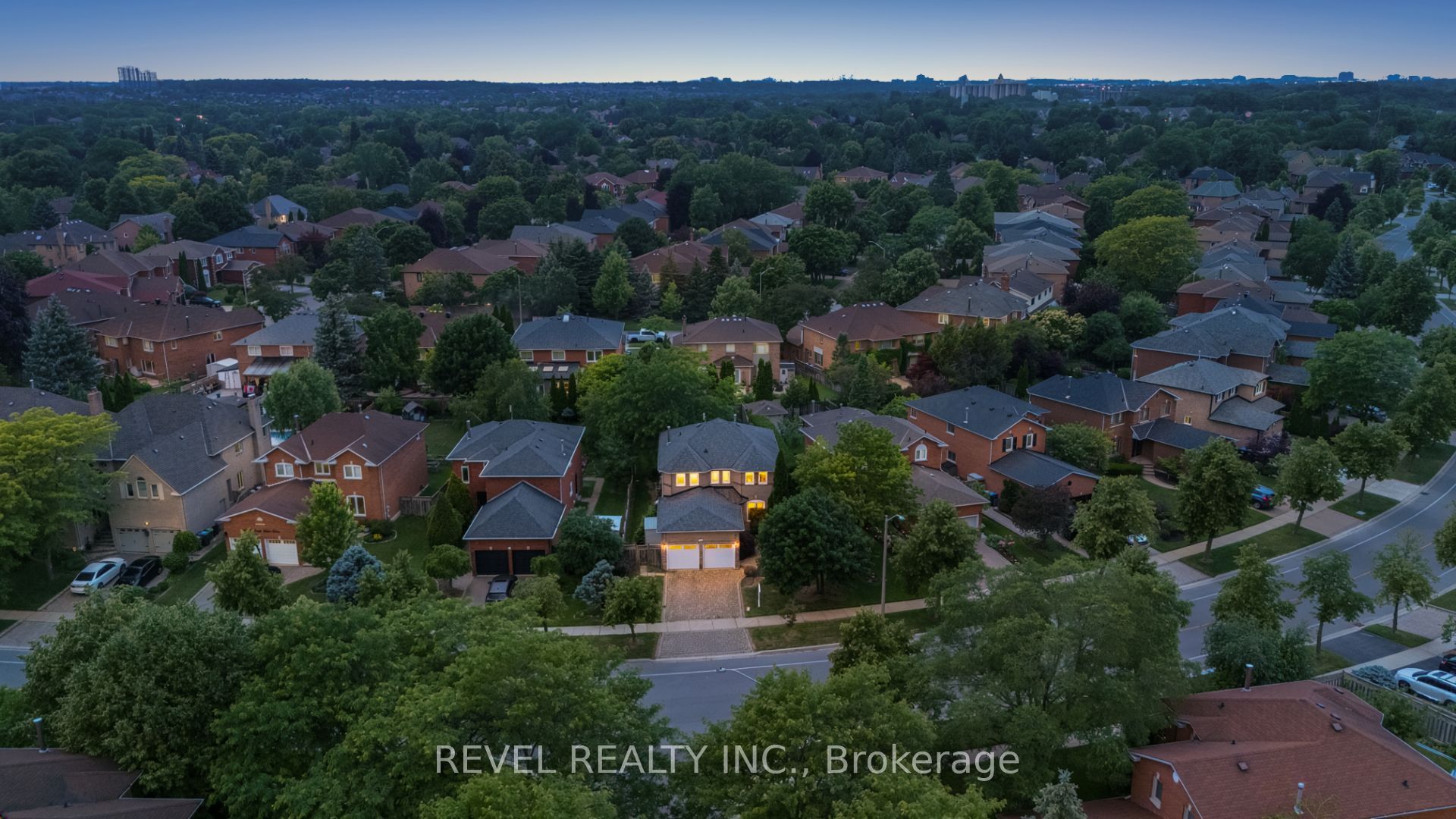 4315 Credit Pointe Drive, Mississauga, ON, L5M 3J8