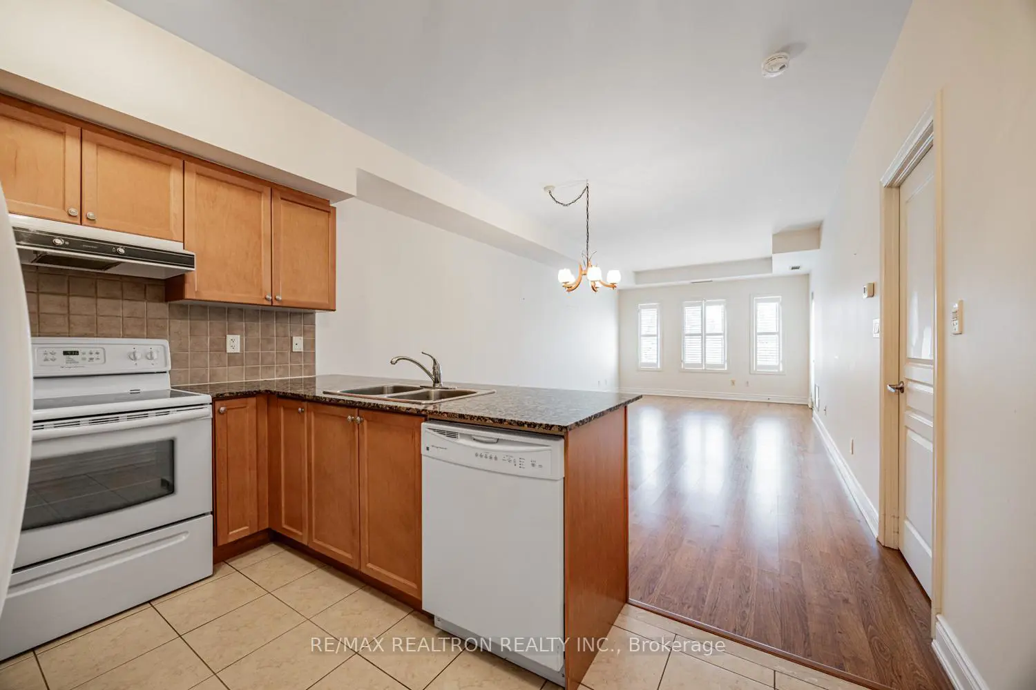 9901 Keele Street 207 photo 4