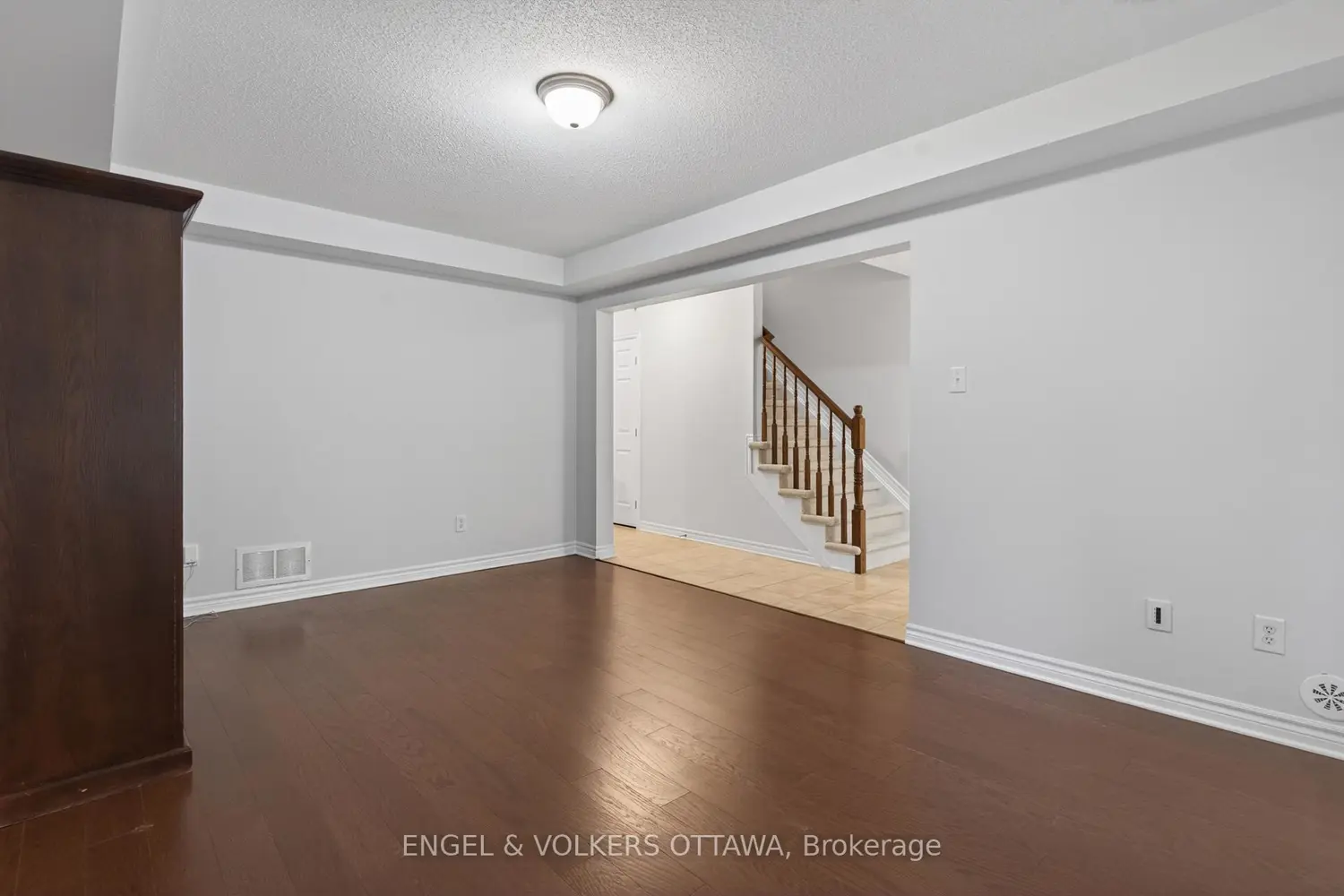2043 Madrid Avenue photo 4