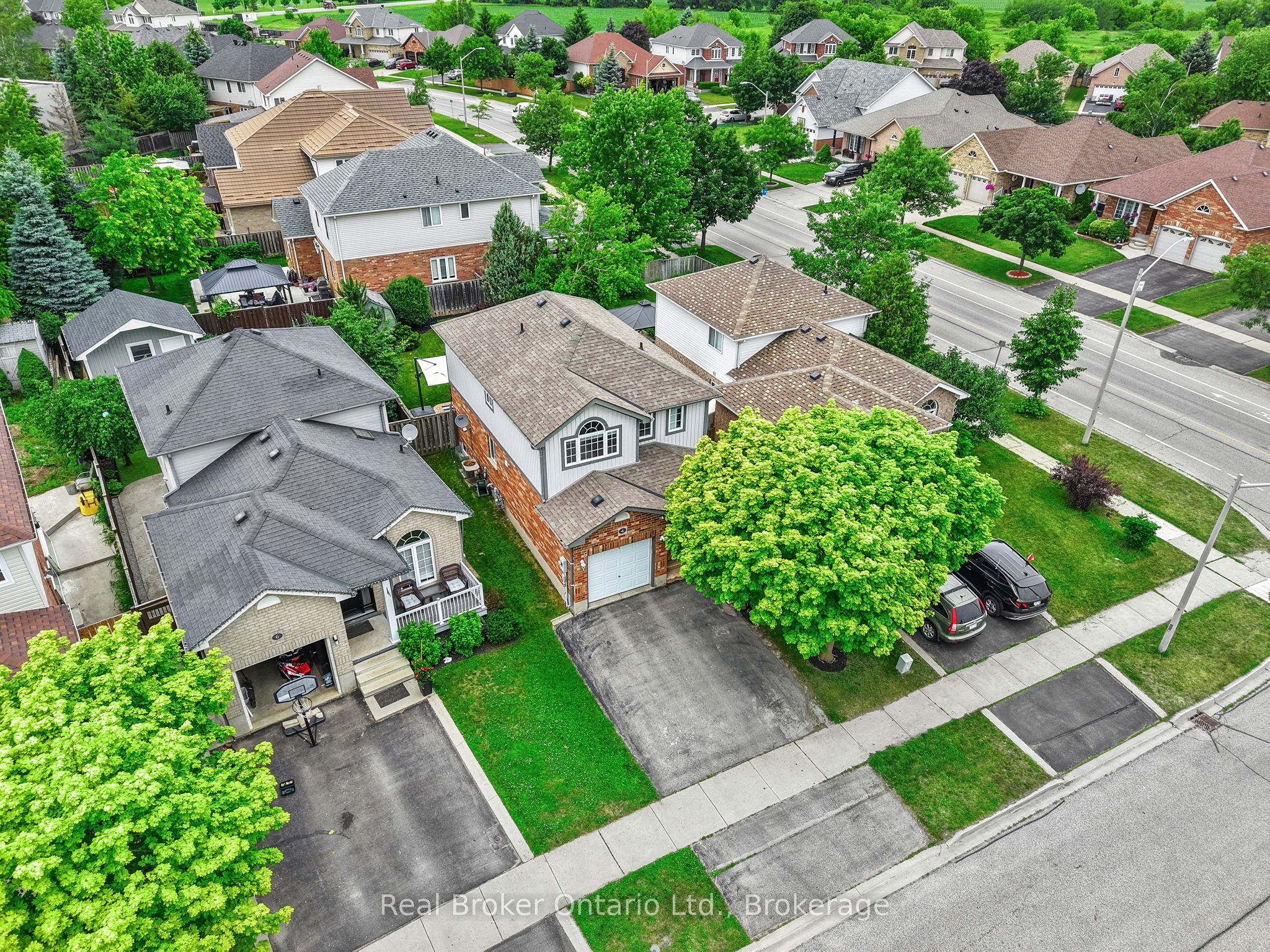 4 Beardmore Crescent, Halton Hills, ON, L7J 2Y9 photo 2