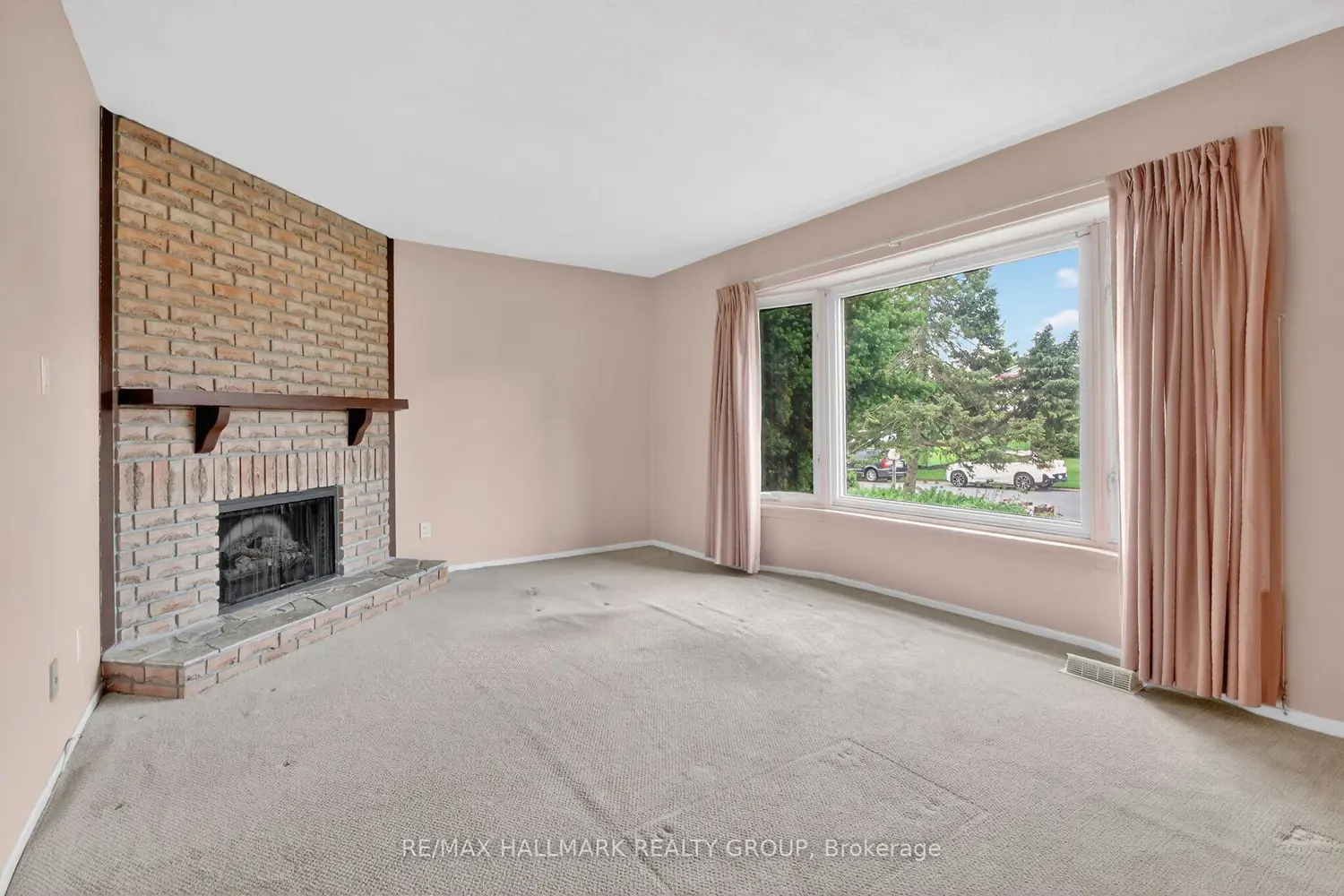 38 Amherst Crescent photo 2