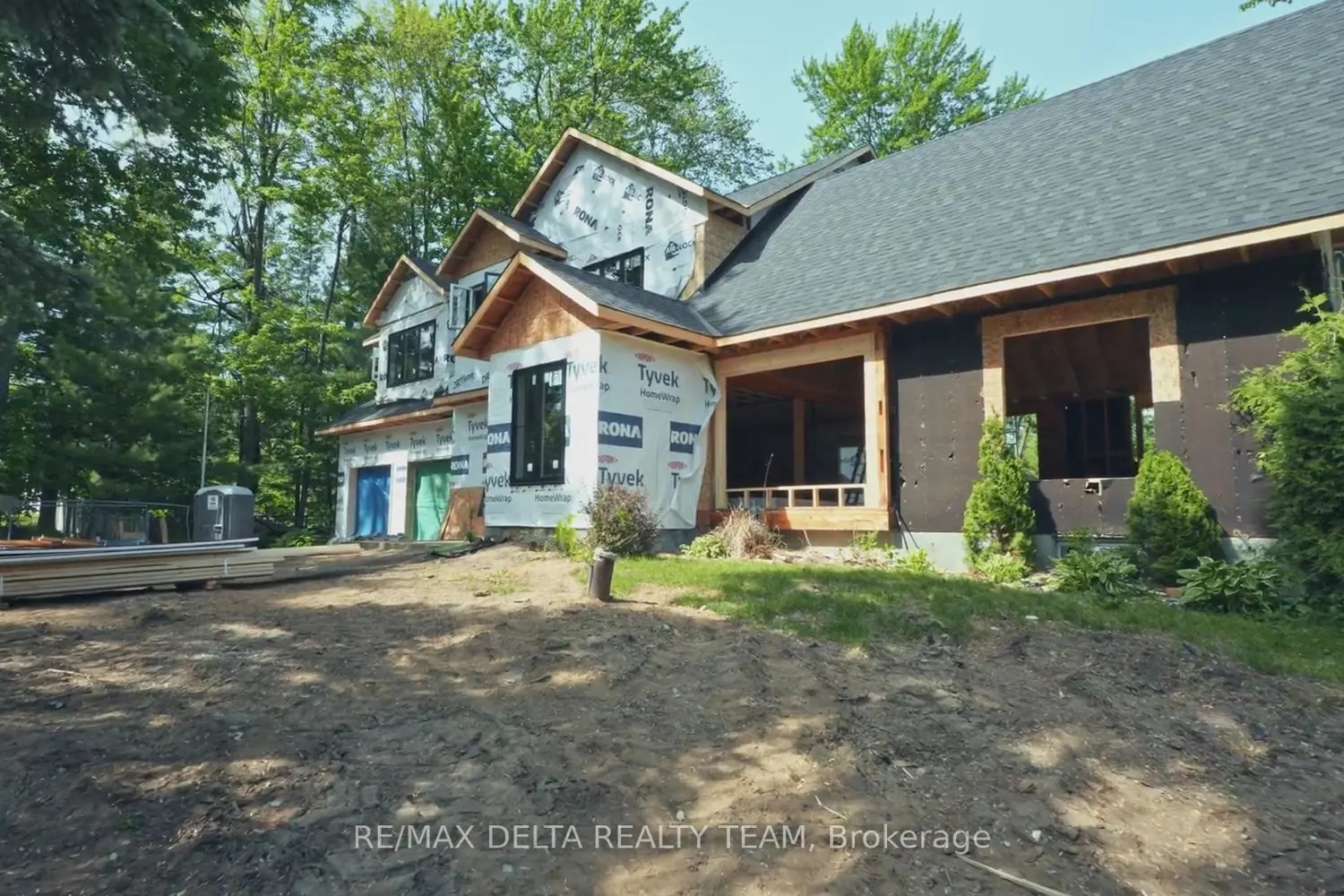 8 Pineglen Crescent
